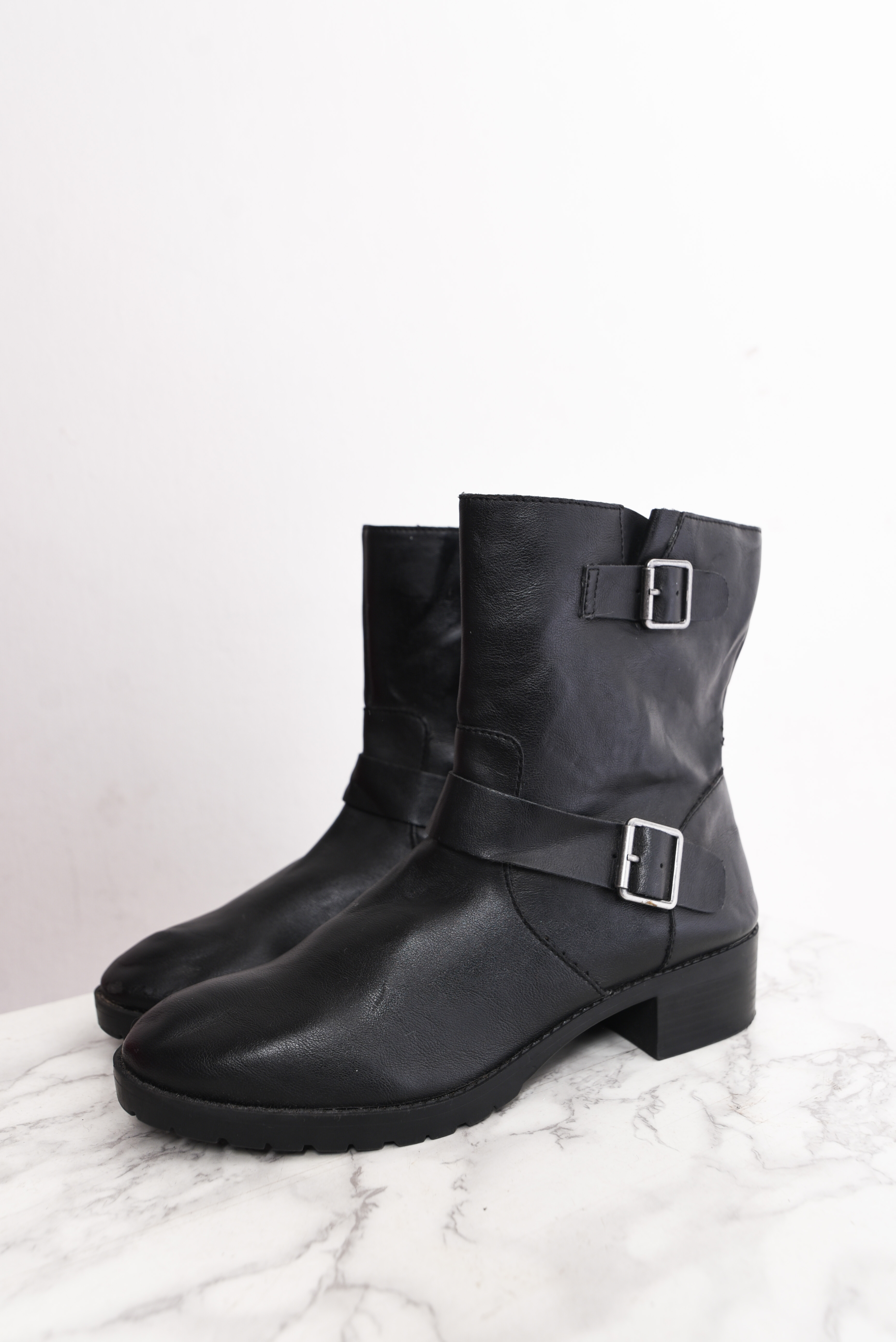 Botines negros eco cuero