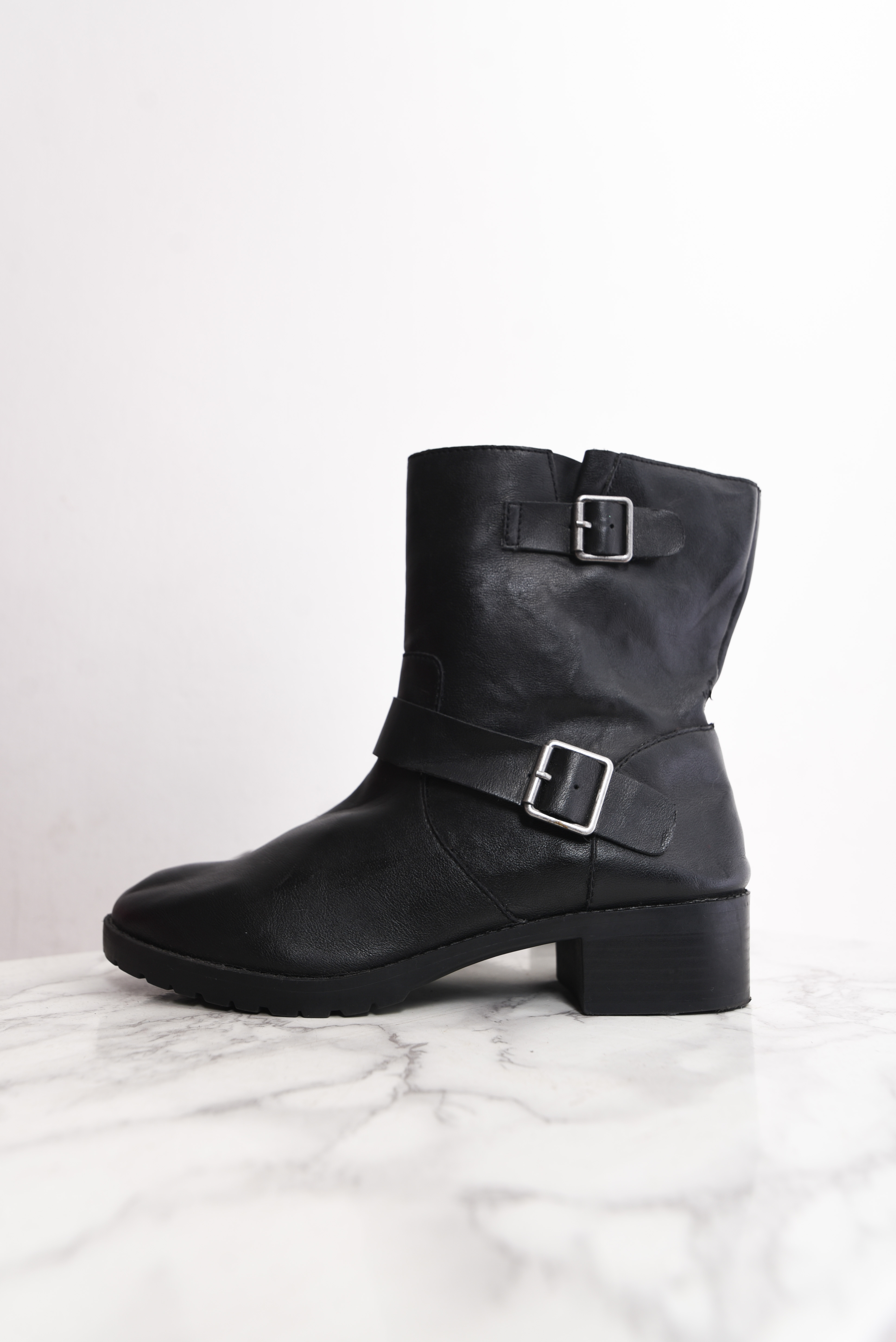 Botines negros eco cuero
