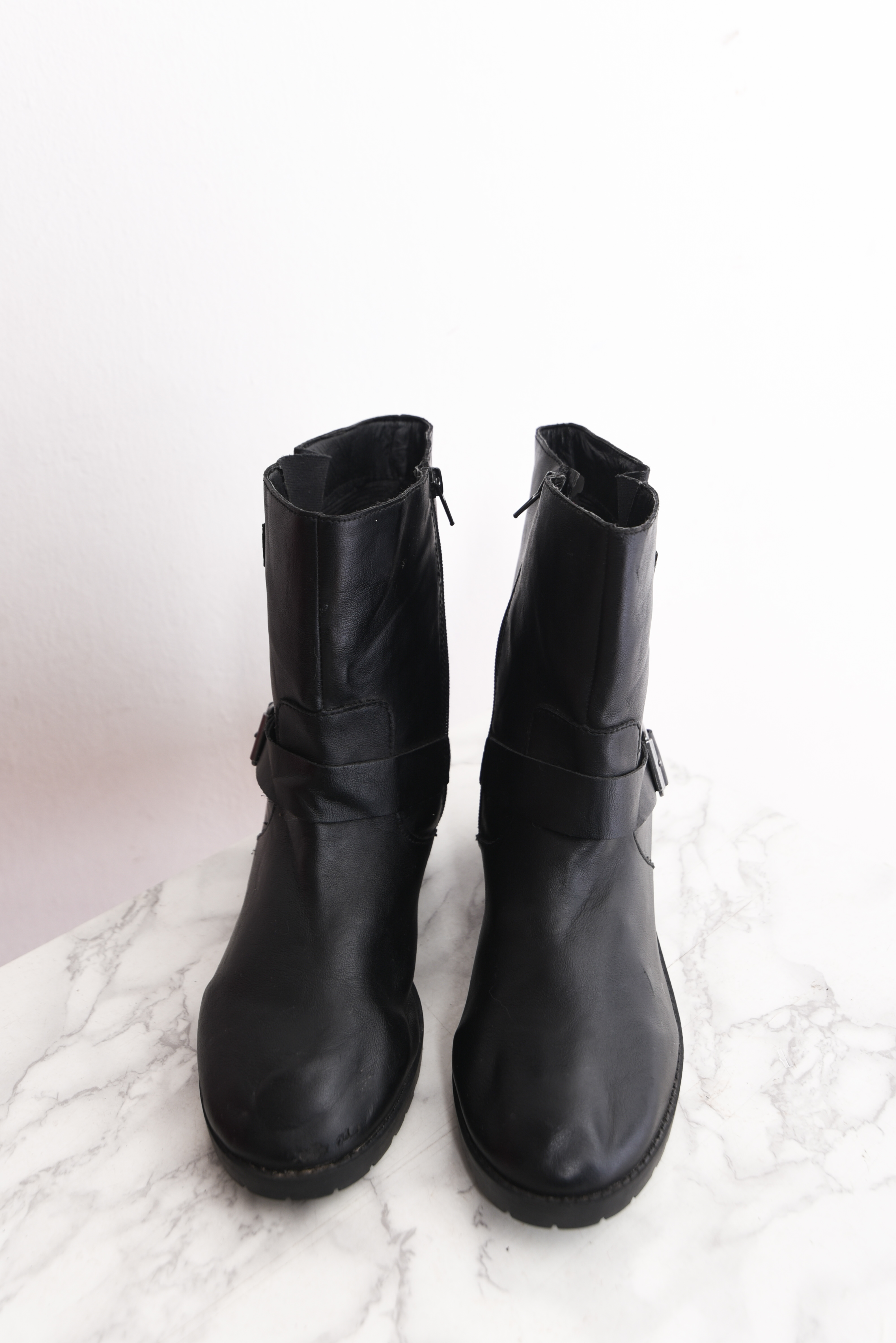 Botines negros eco cuero