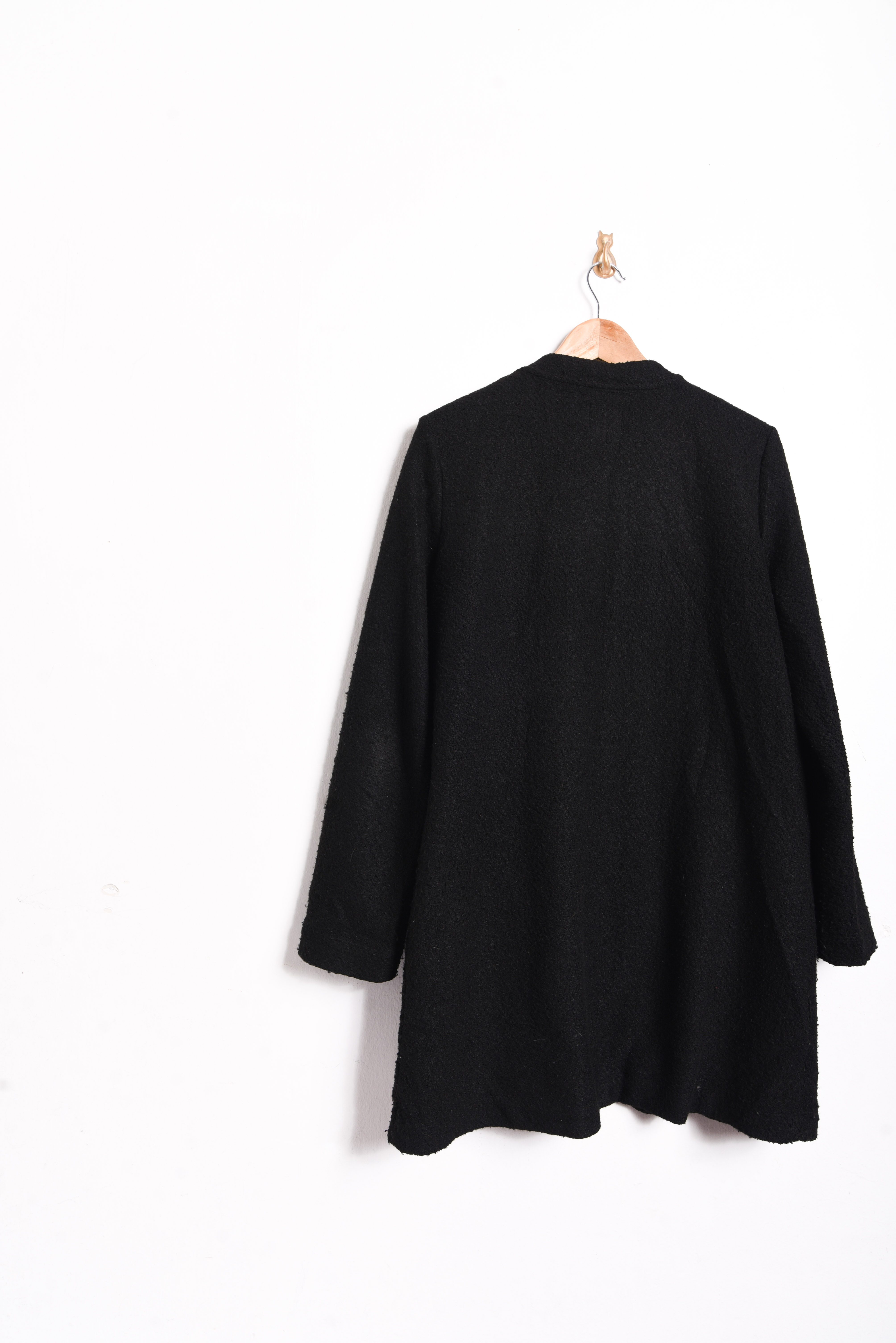 Chaqueta tipo tapado negro tejido