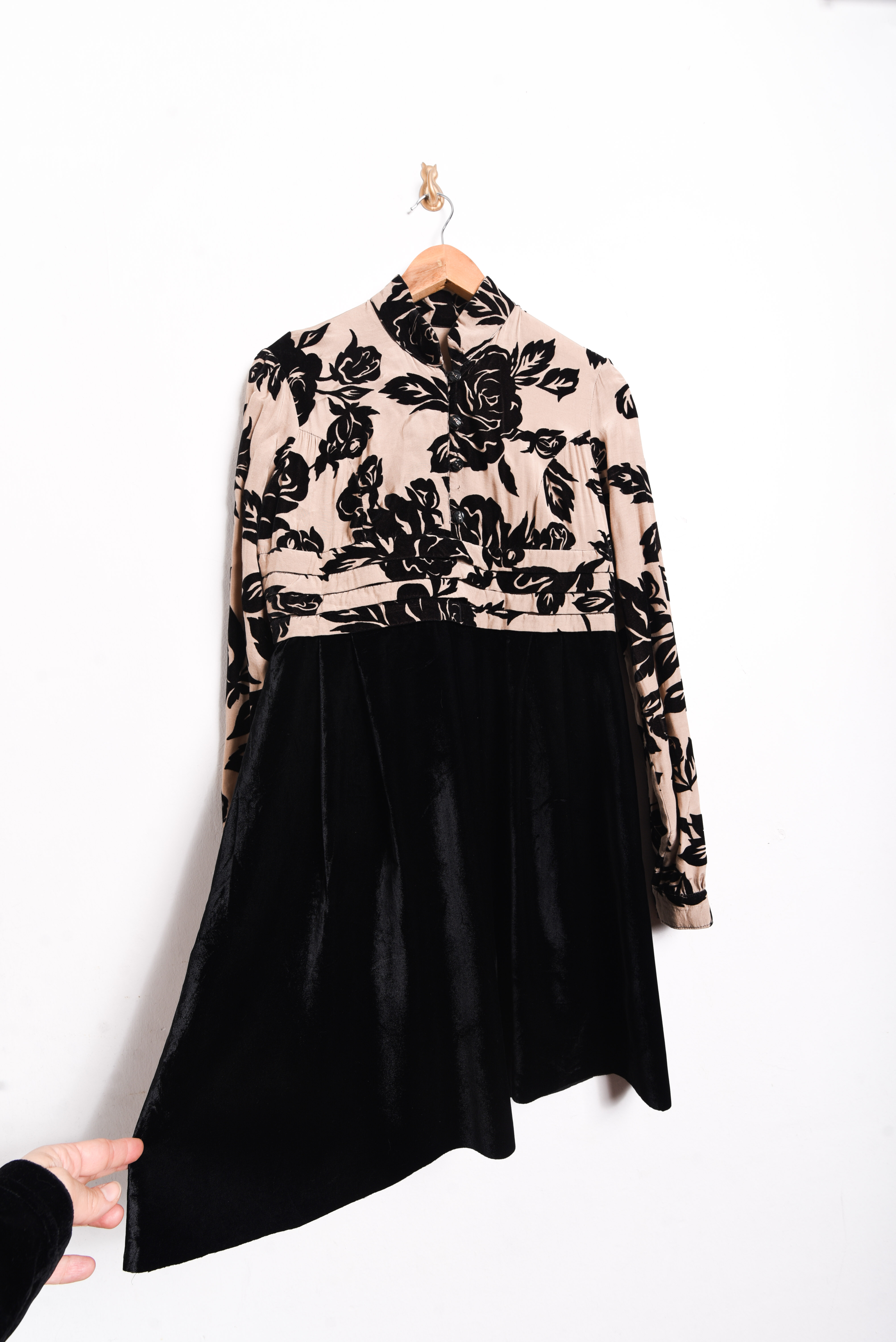 Vestido black velvet floral