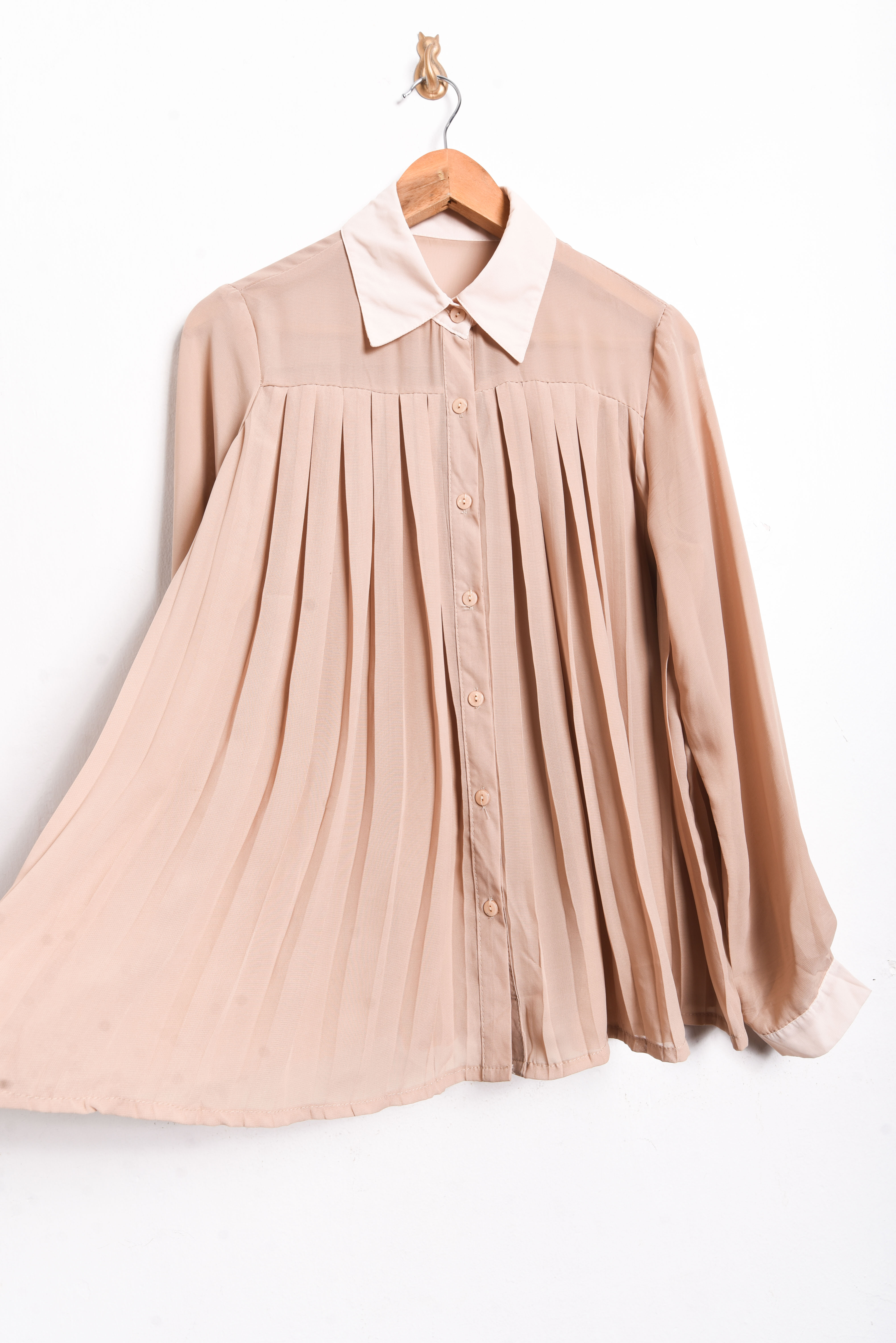 Blusa plisada nude traslucida