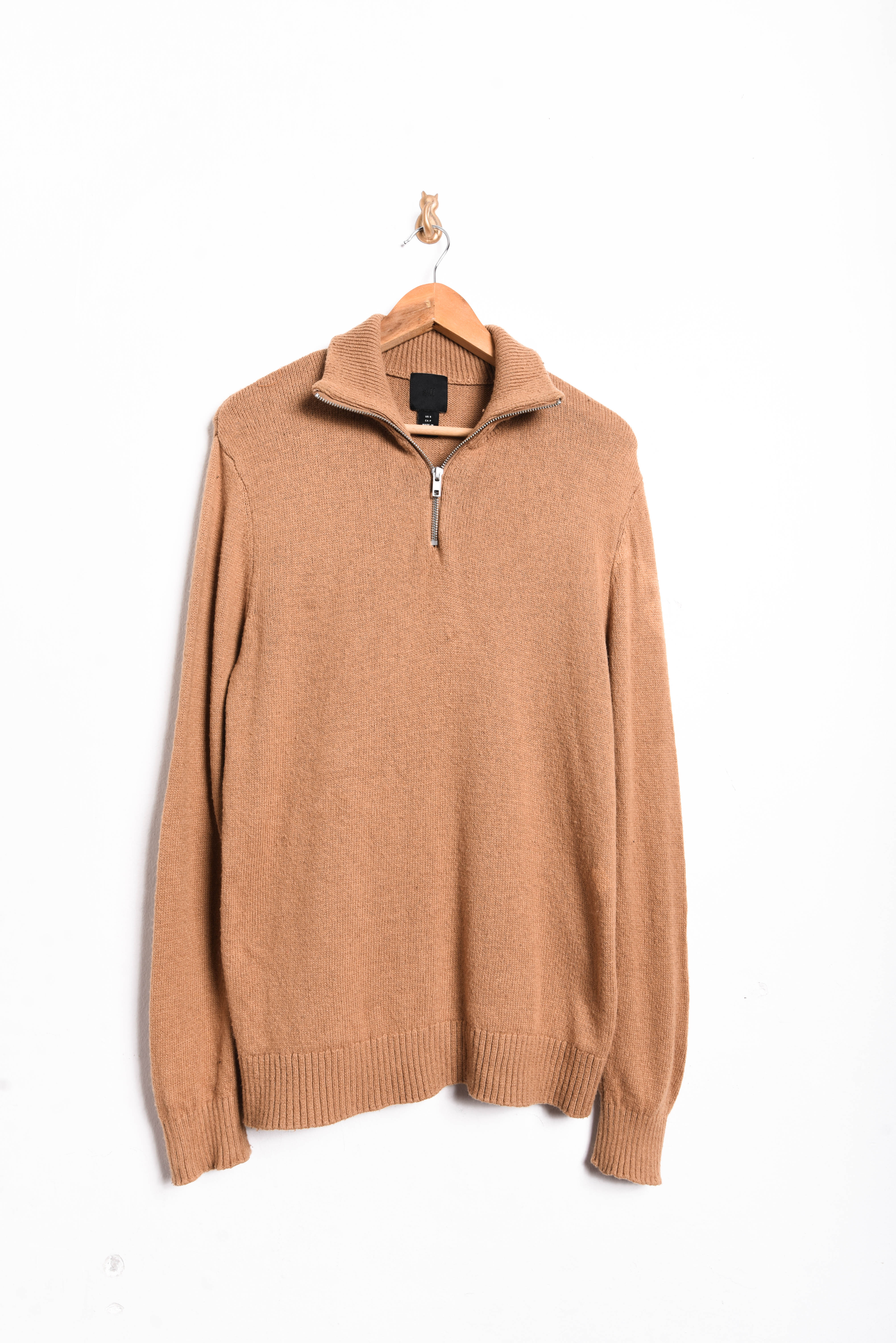 Chaleco camel cuello alto