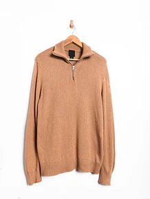 Chaleco camel cuello alto