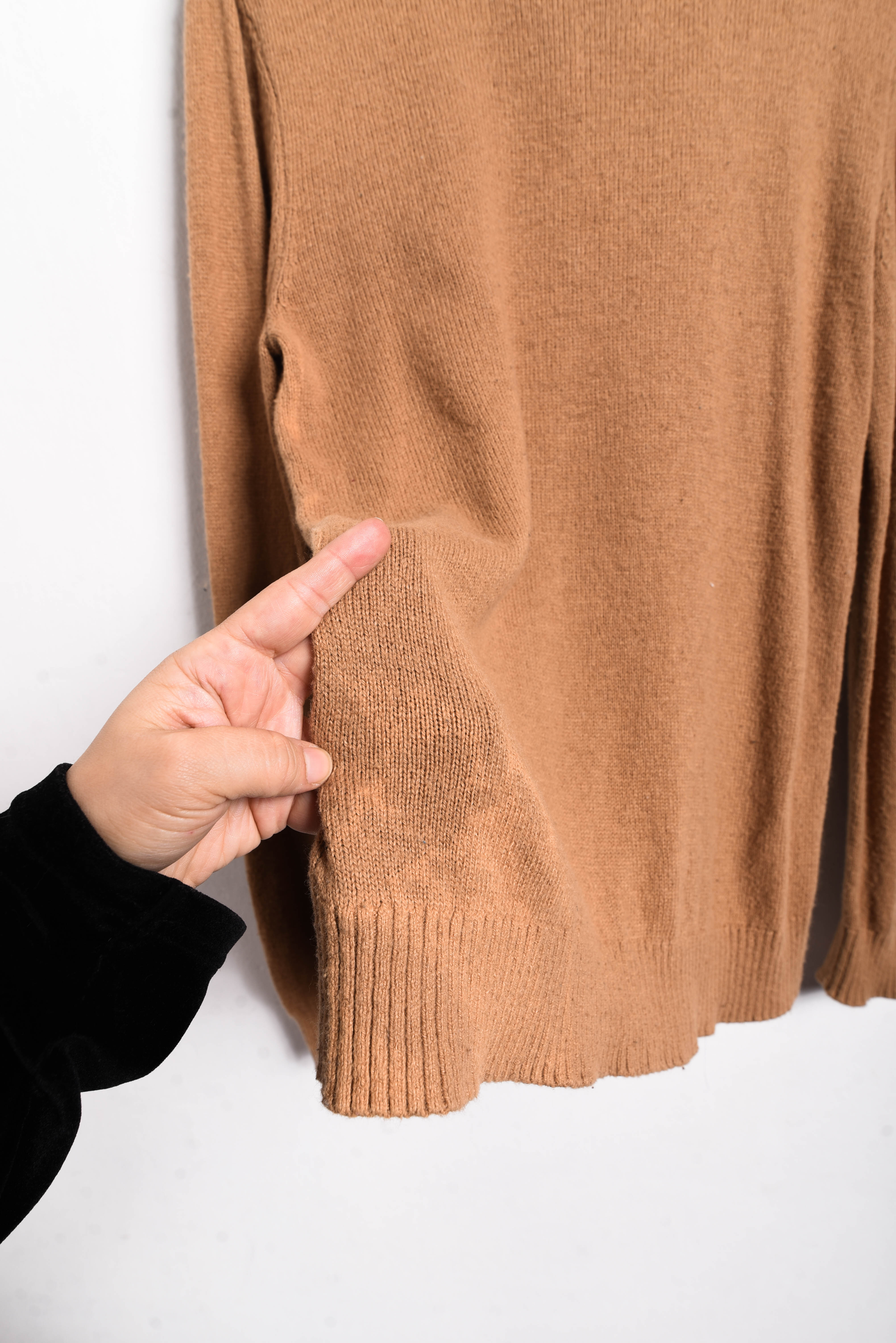 Chaleco camel cuello alto