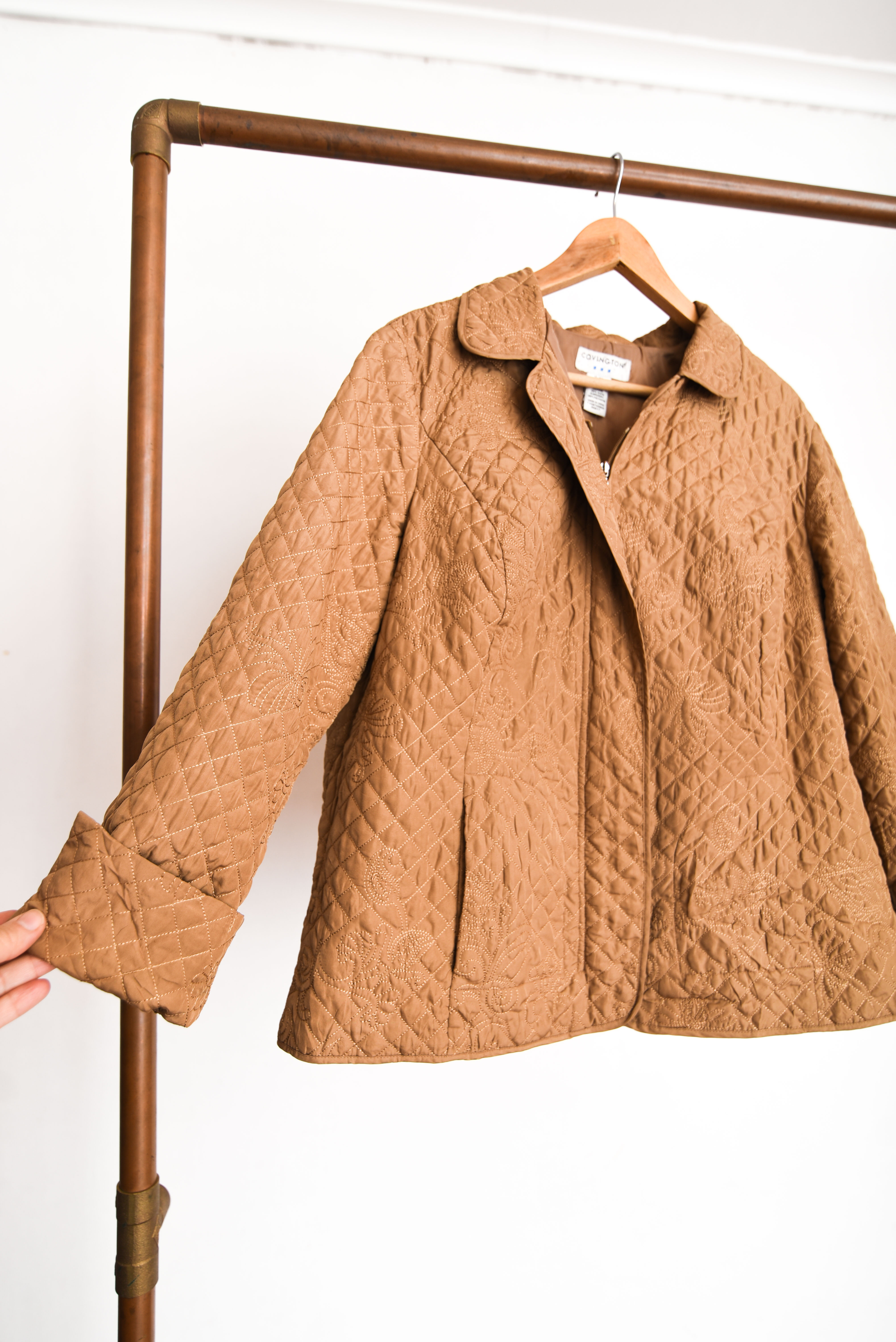 Chaqueta camel quilted paisley