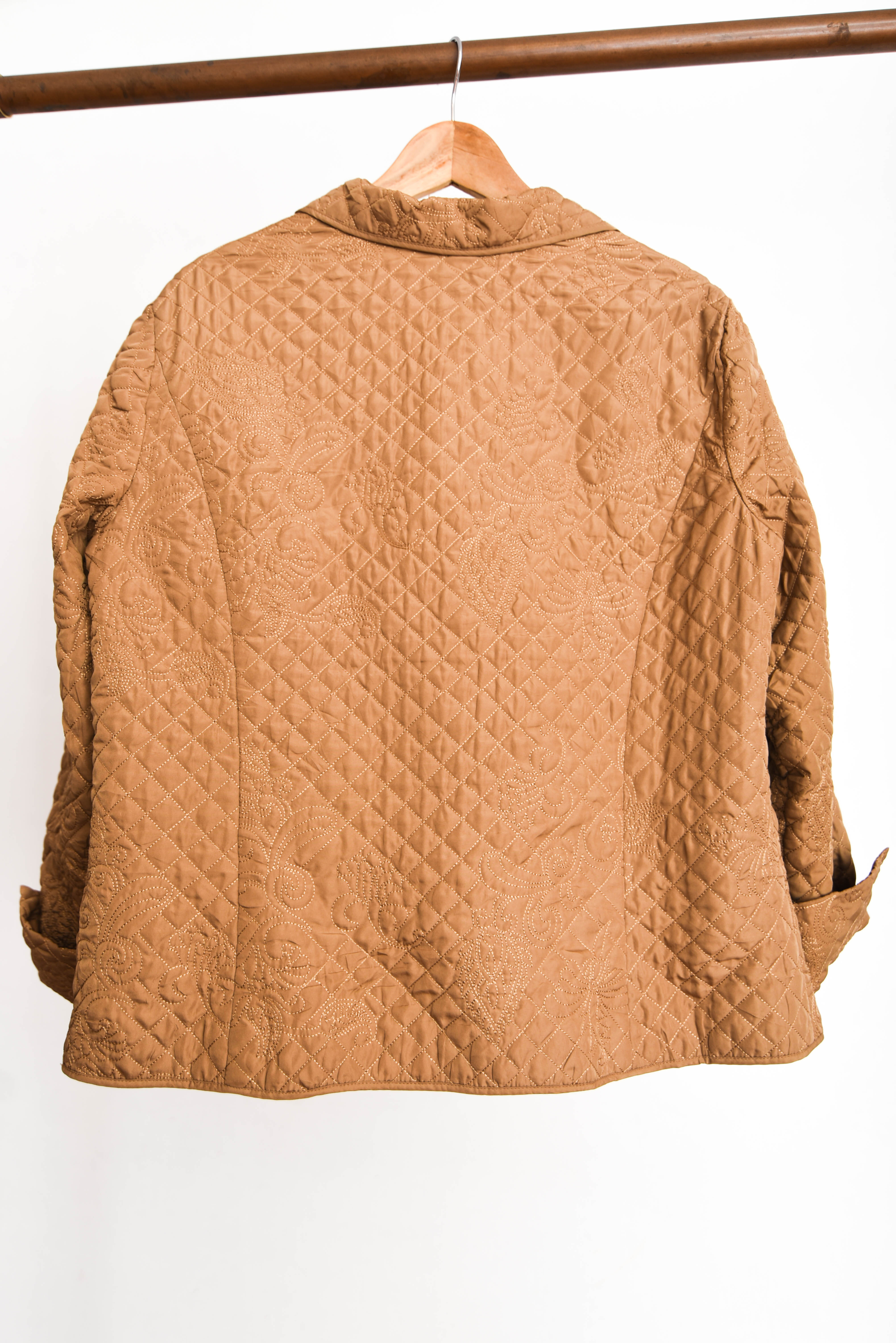 Chaqueta camel quilted paisley