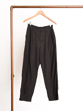 Pantalón café oscuro cotelé