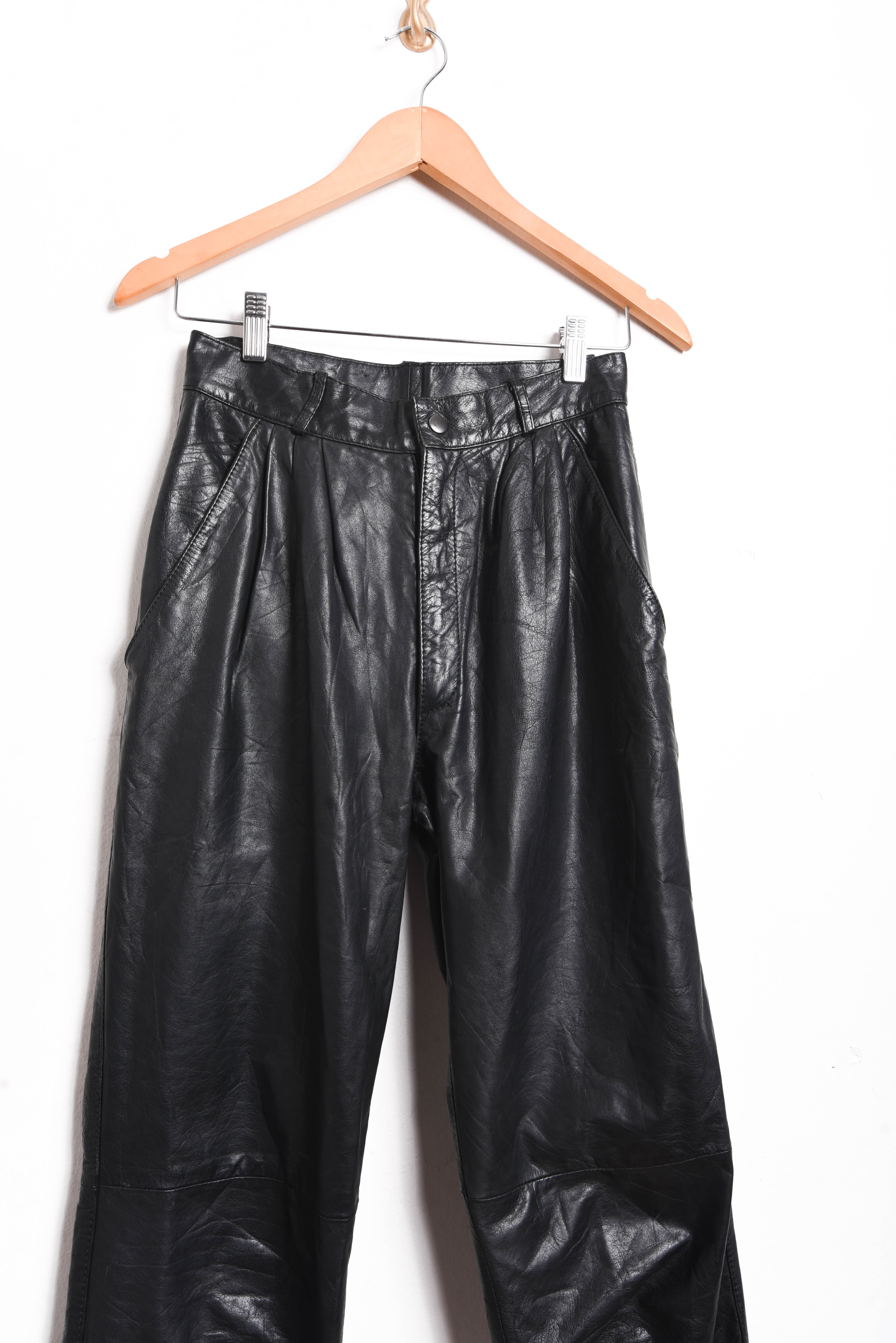Pantalón tiro alto cuero vintage