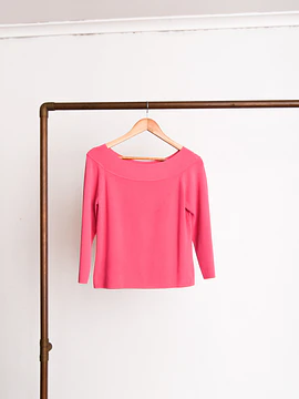 Top rosa chicle cuello bote