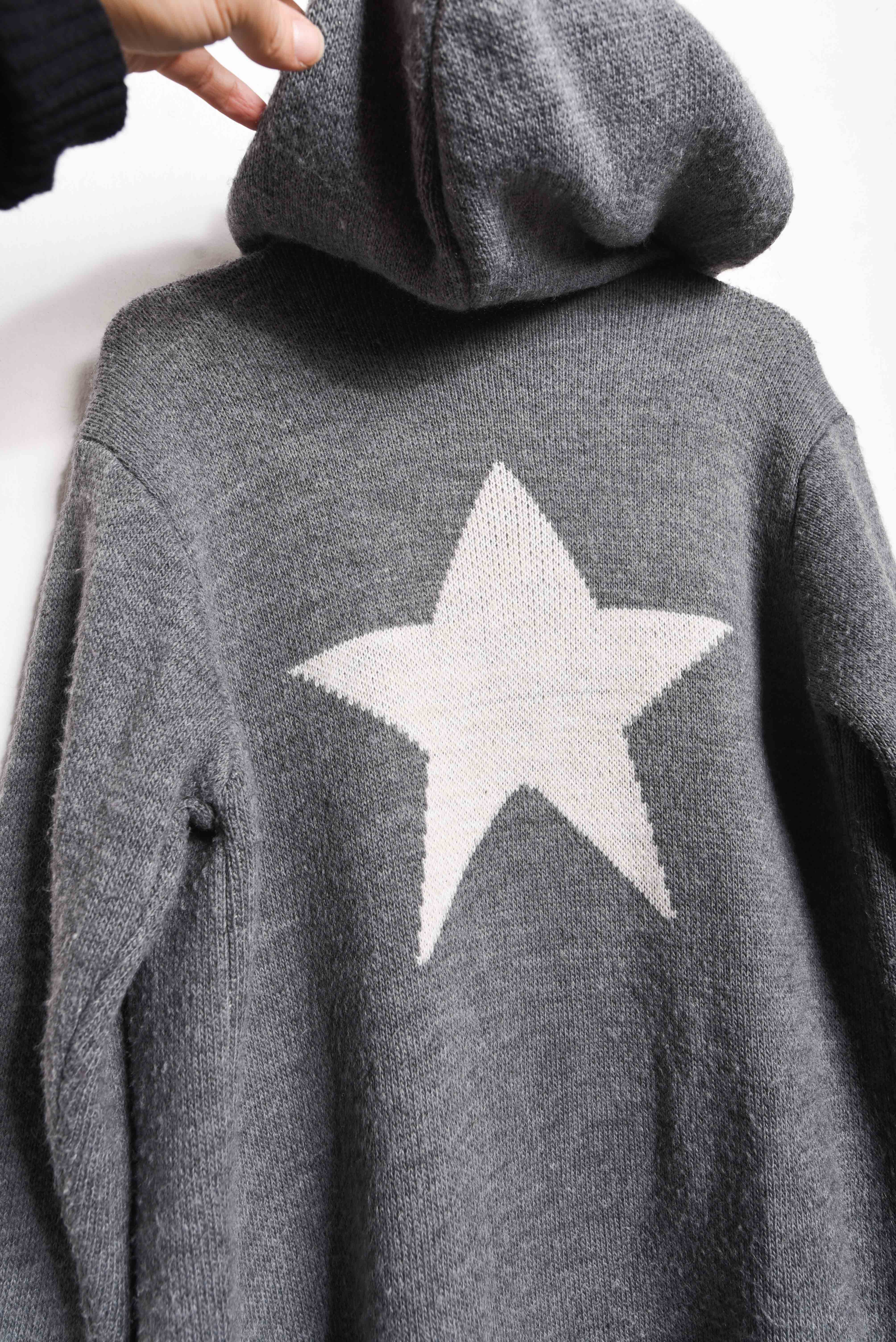 Cardigan tapado gris estrella