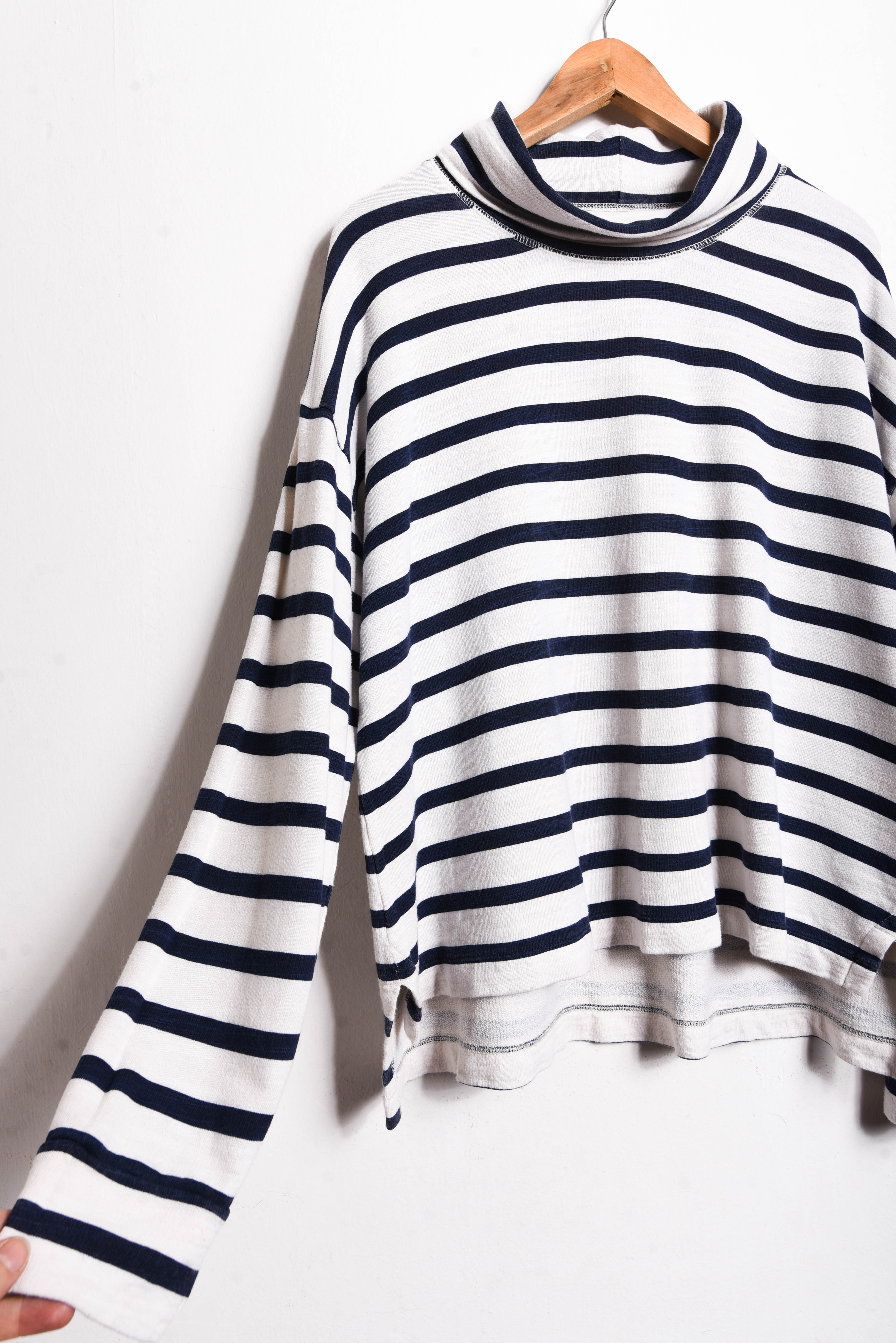 Polerón blanco rayado navy