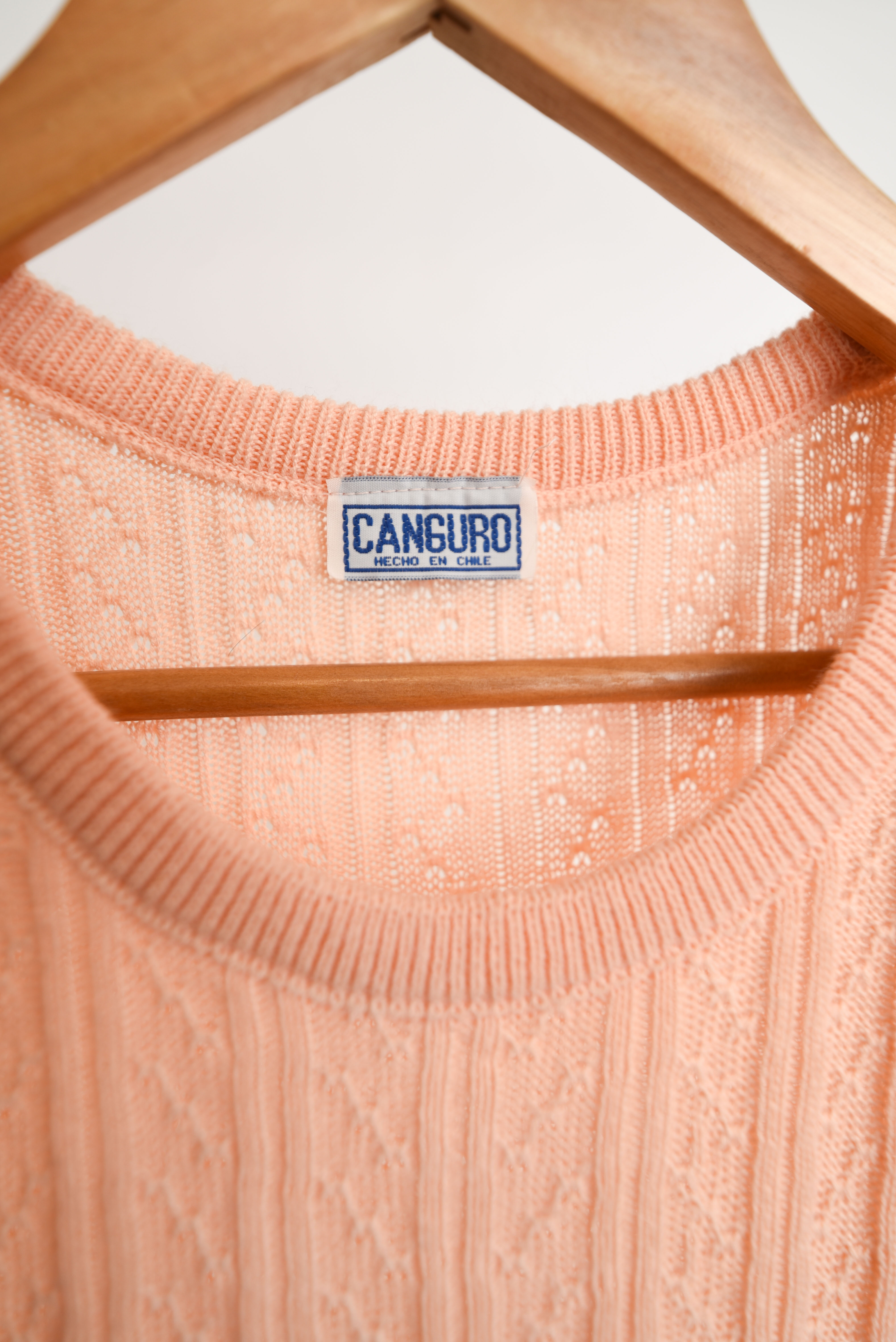 Top peach vintage made in Chile