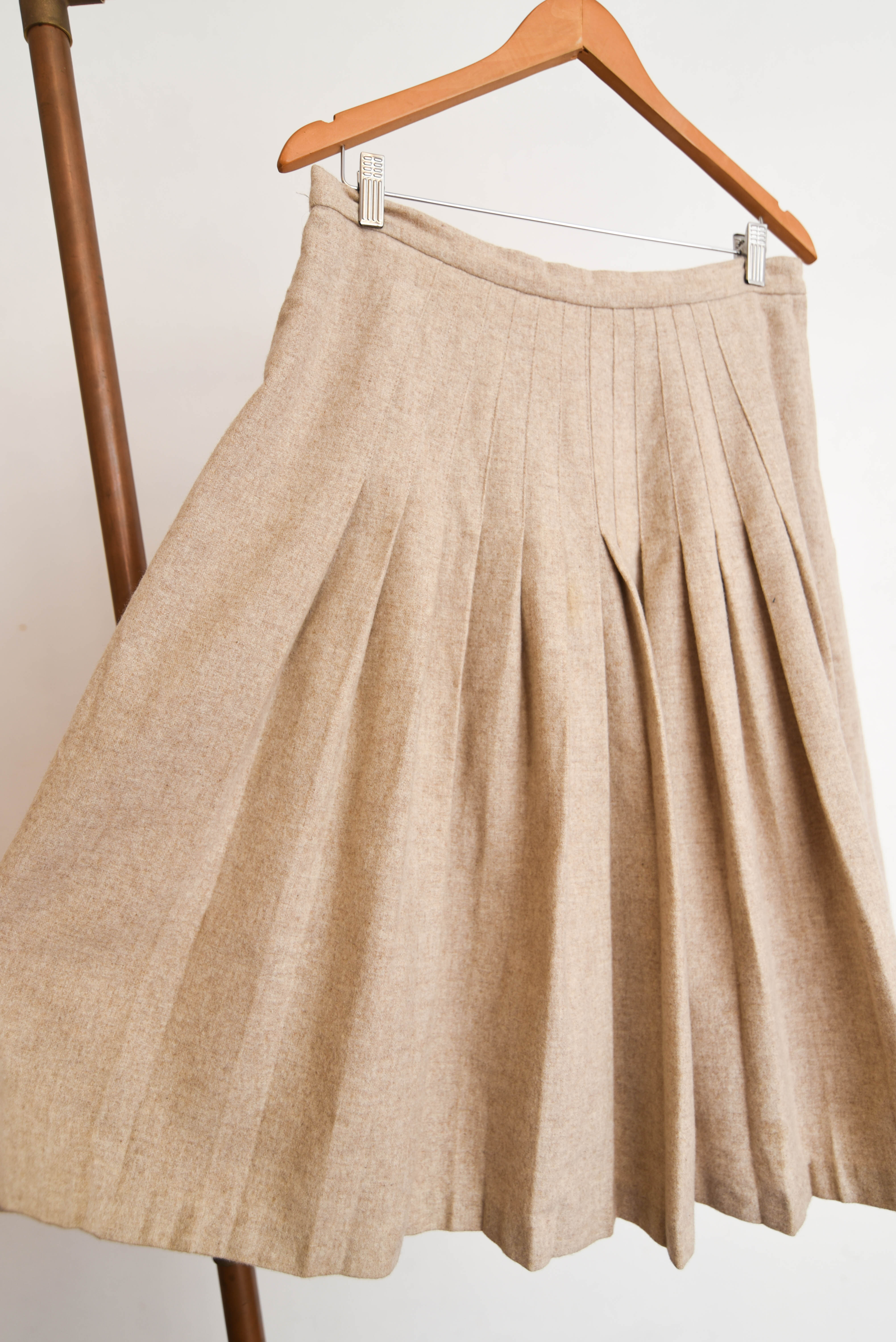 Falda beige lana vintage tablas