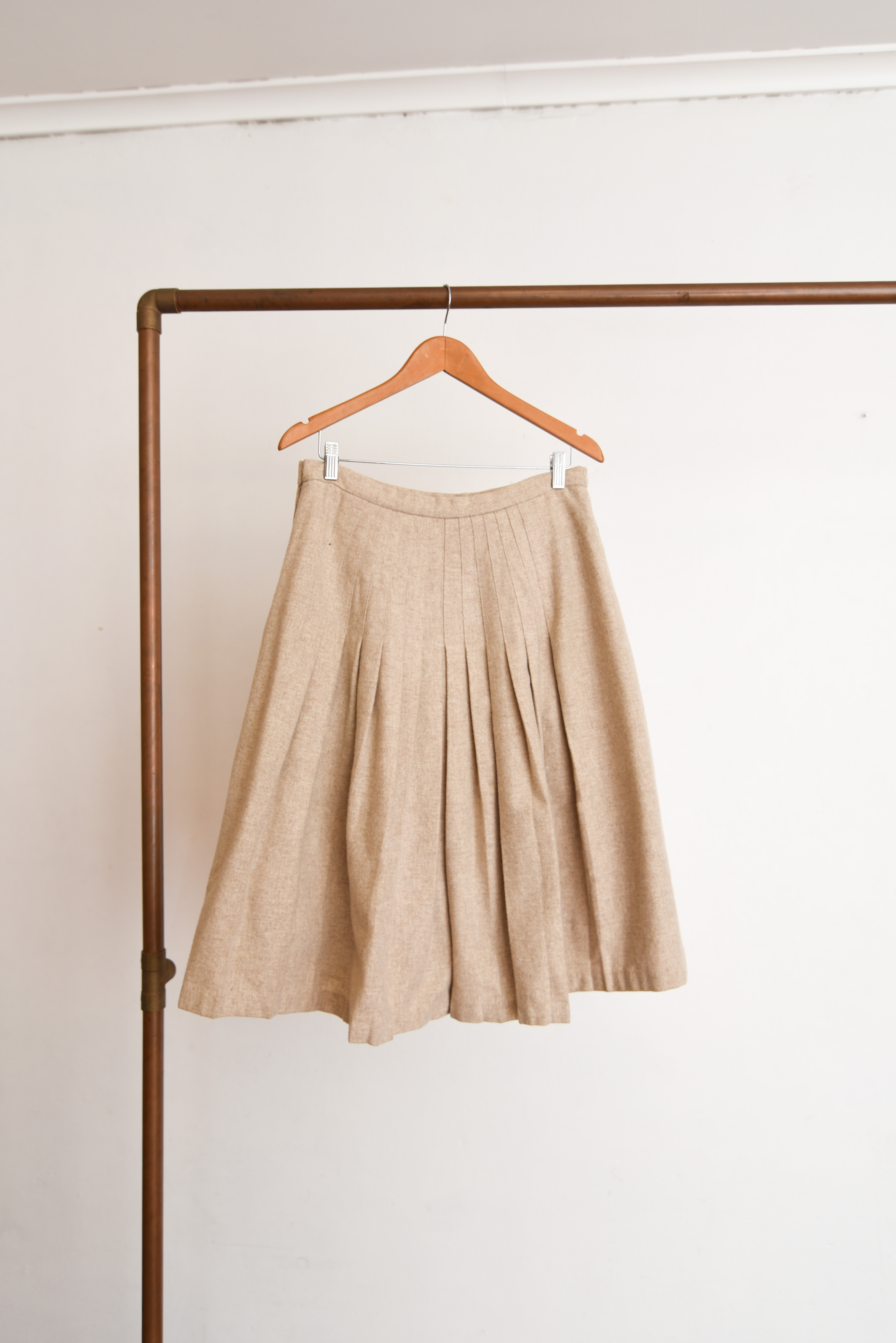 Falda beige lana vintage tablas