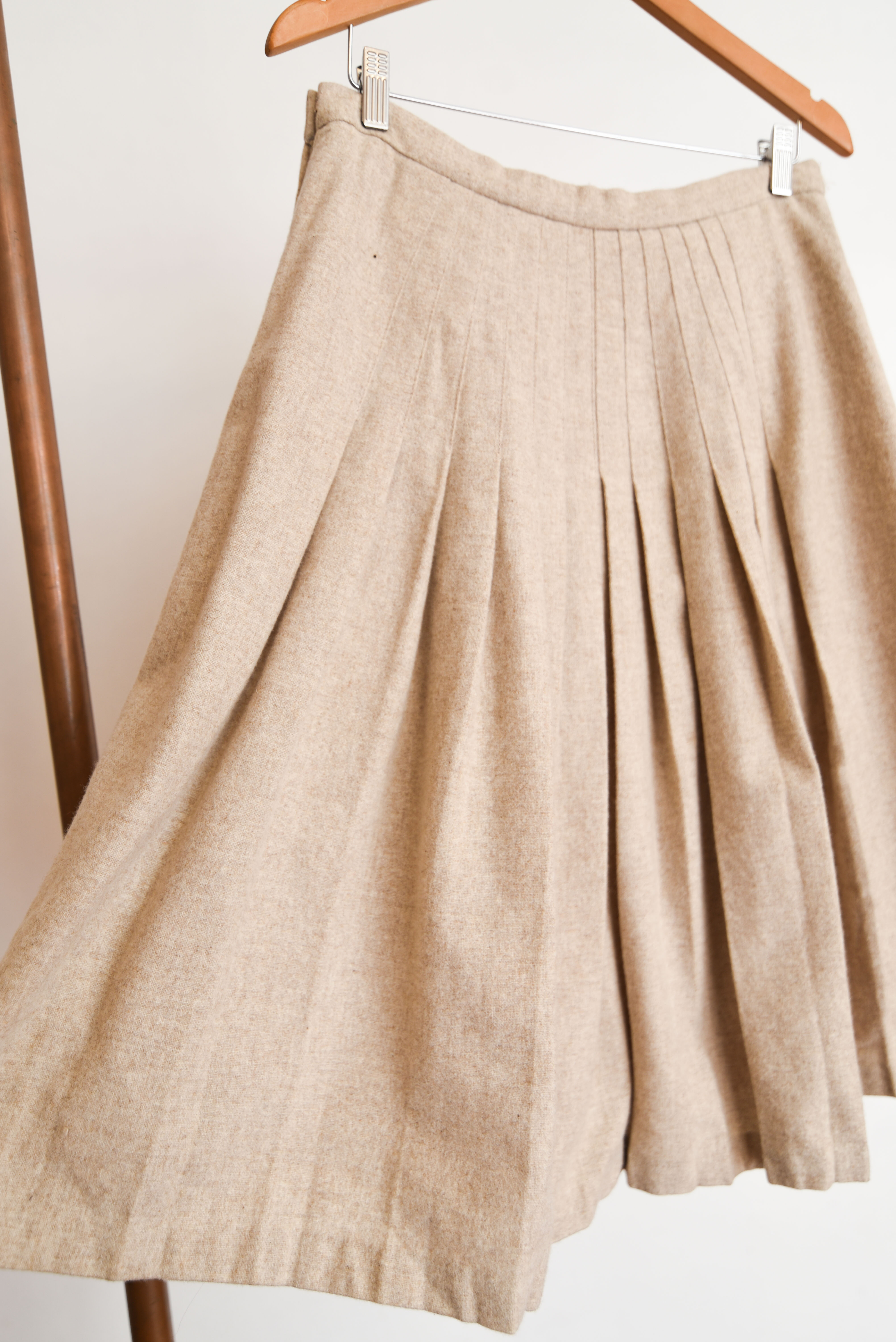 Falda beige lana vintage tablas