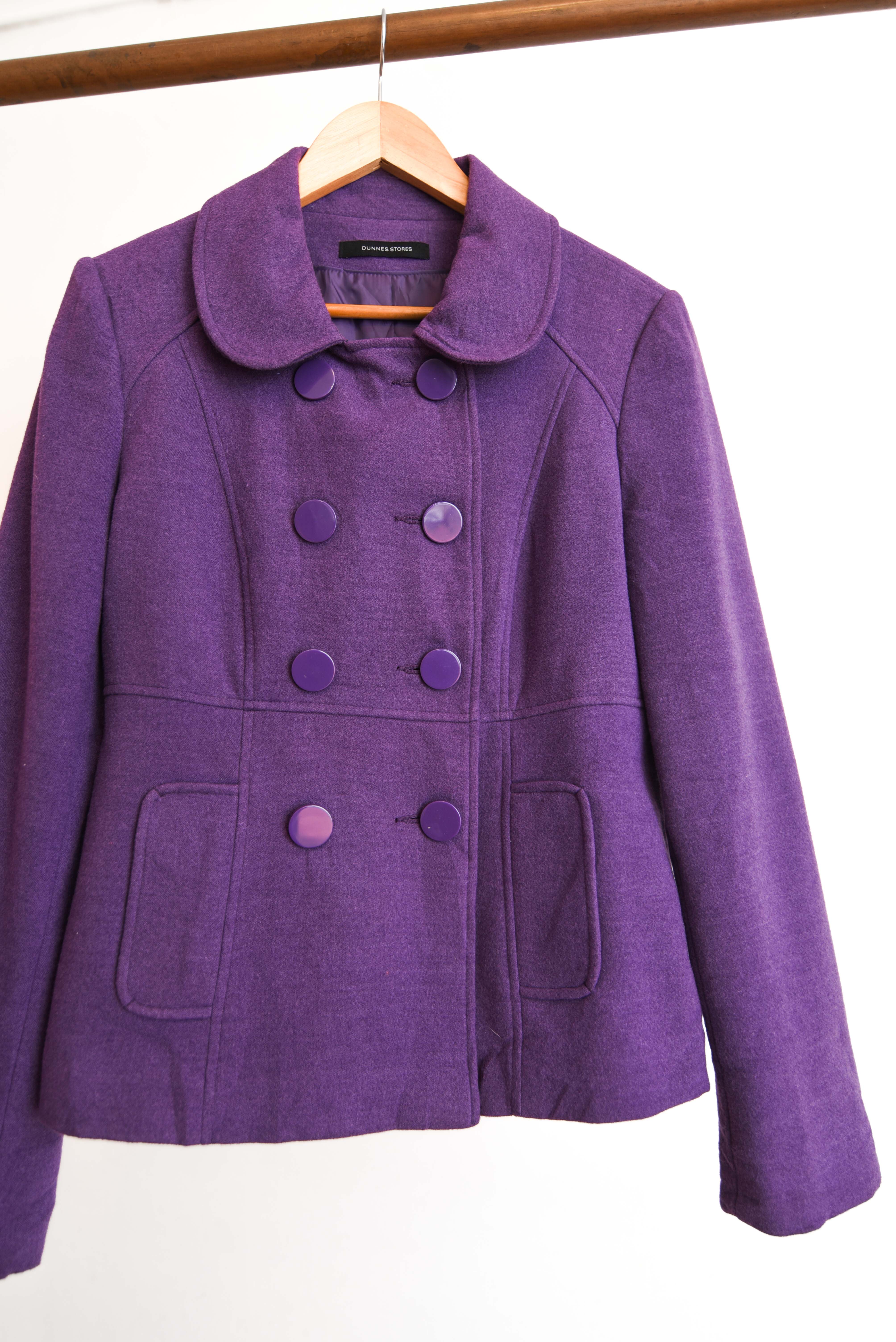 Chaqueta morada peter pan