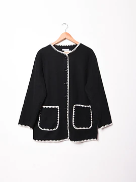 Chaqueta negra contraste