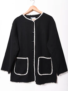Chaqueta negra contraste