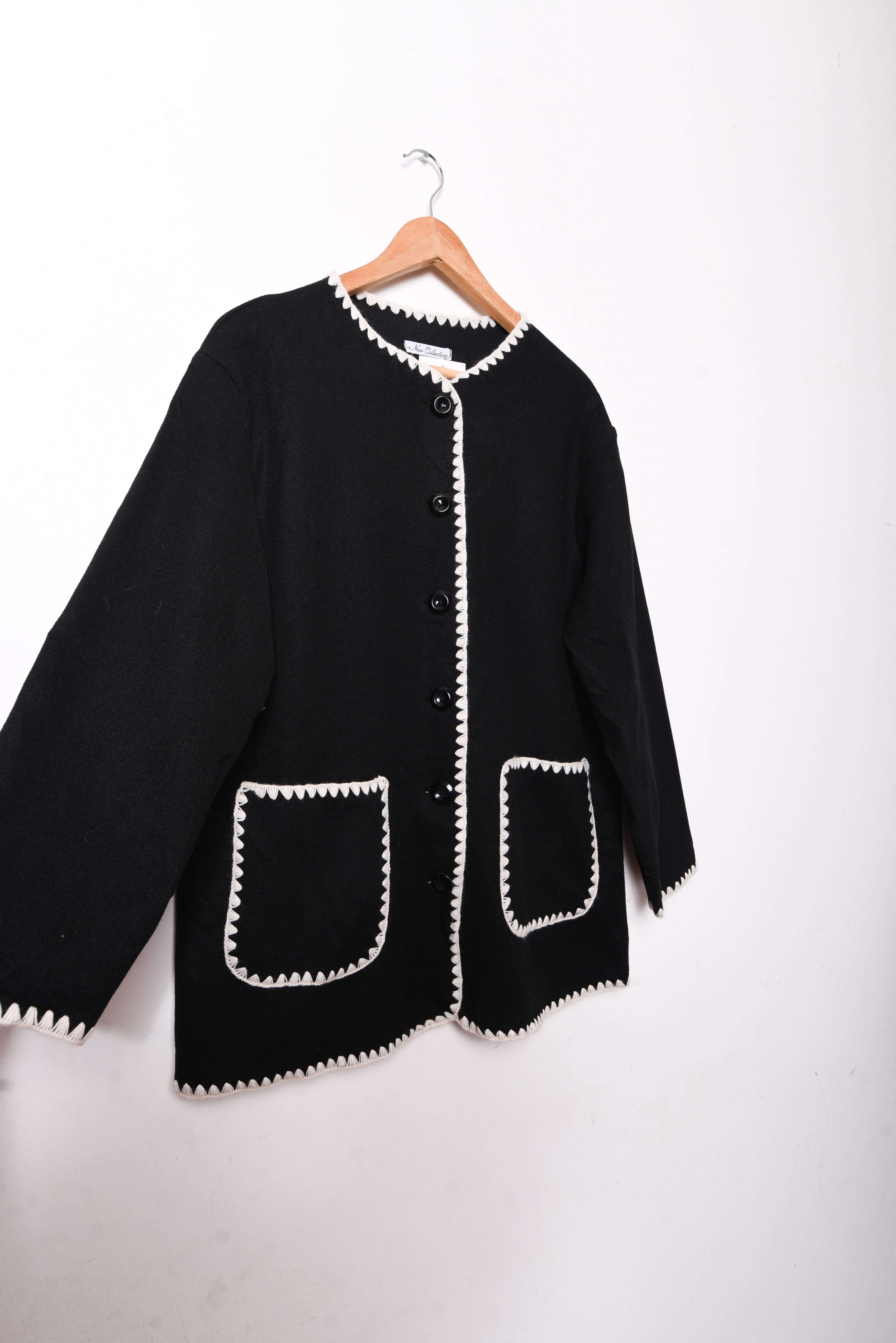 Chaqueta negra contraste