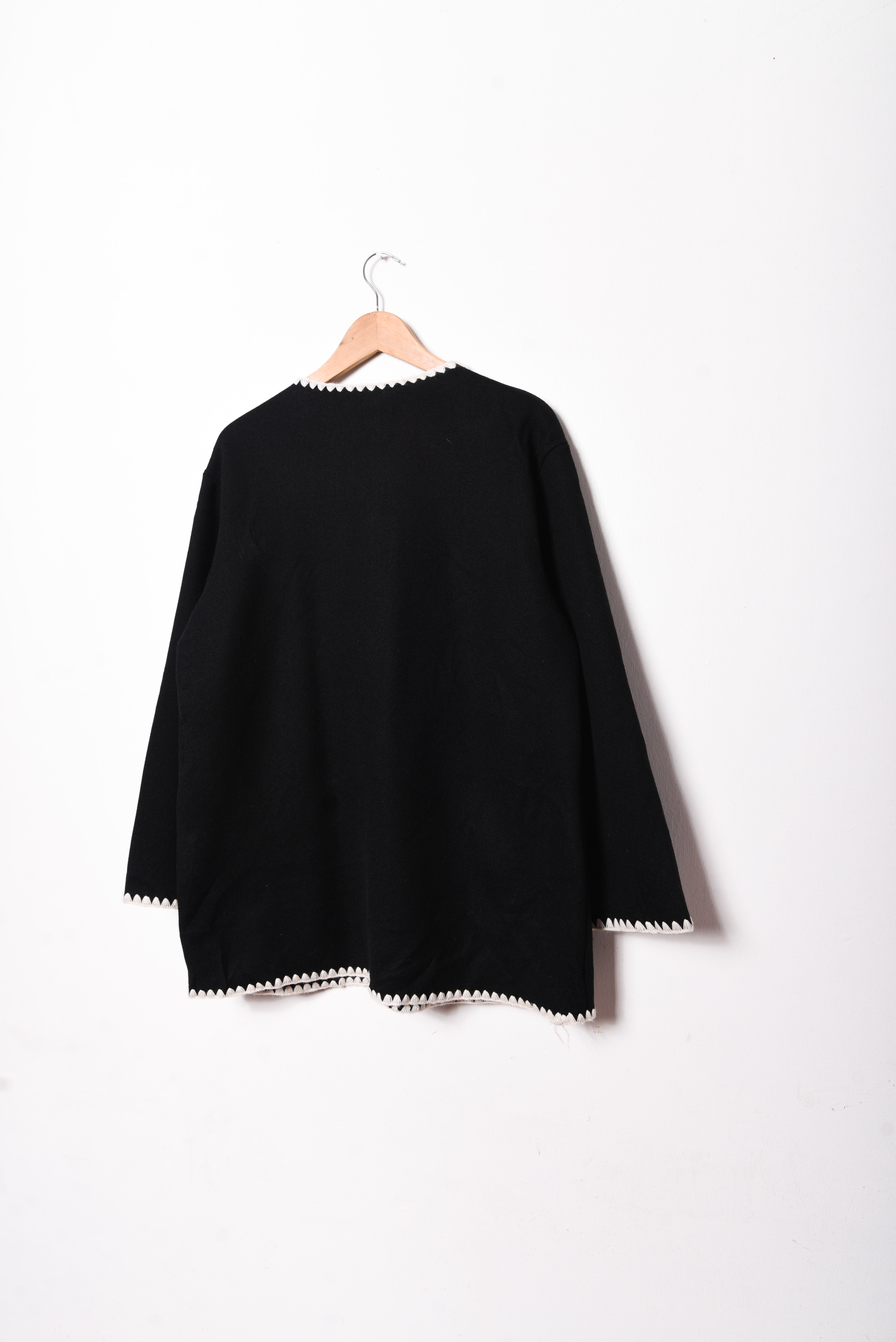 Chaqueta negra contraste