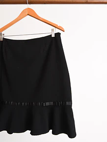 Falda negra bow