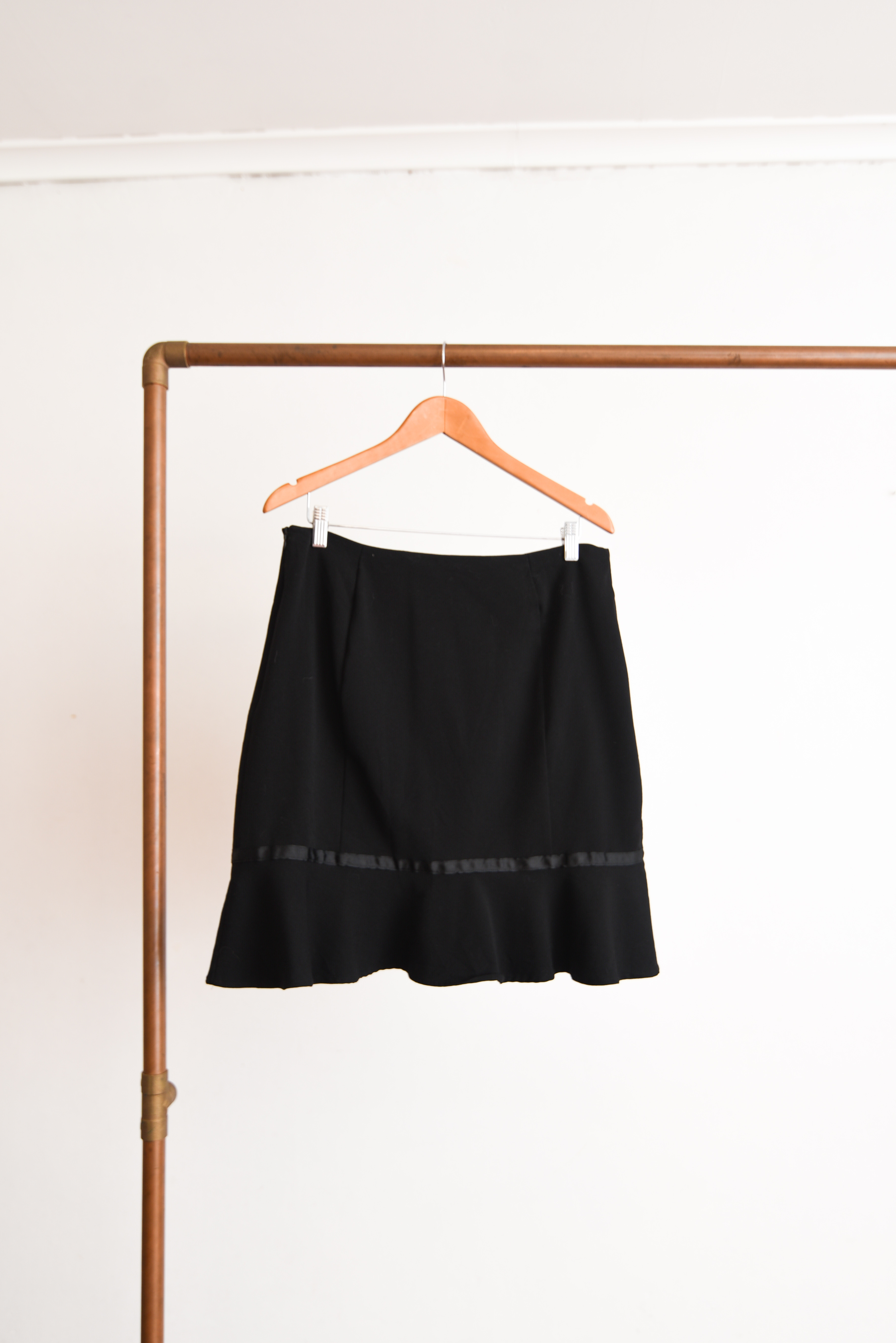 Falda negra bow