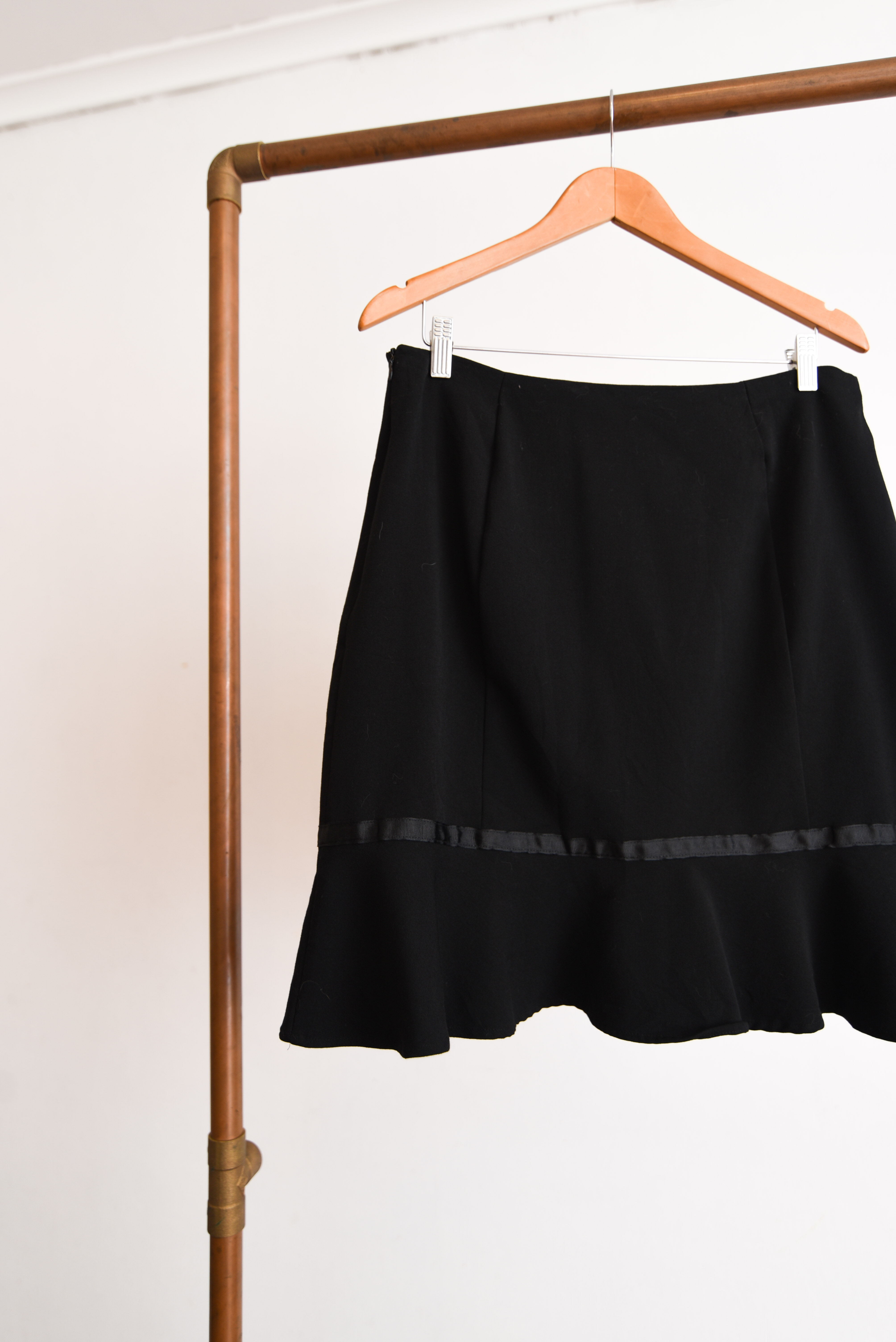 Falda negra bow