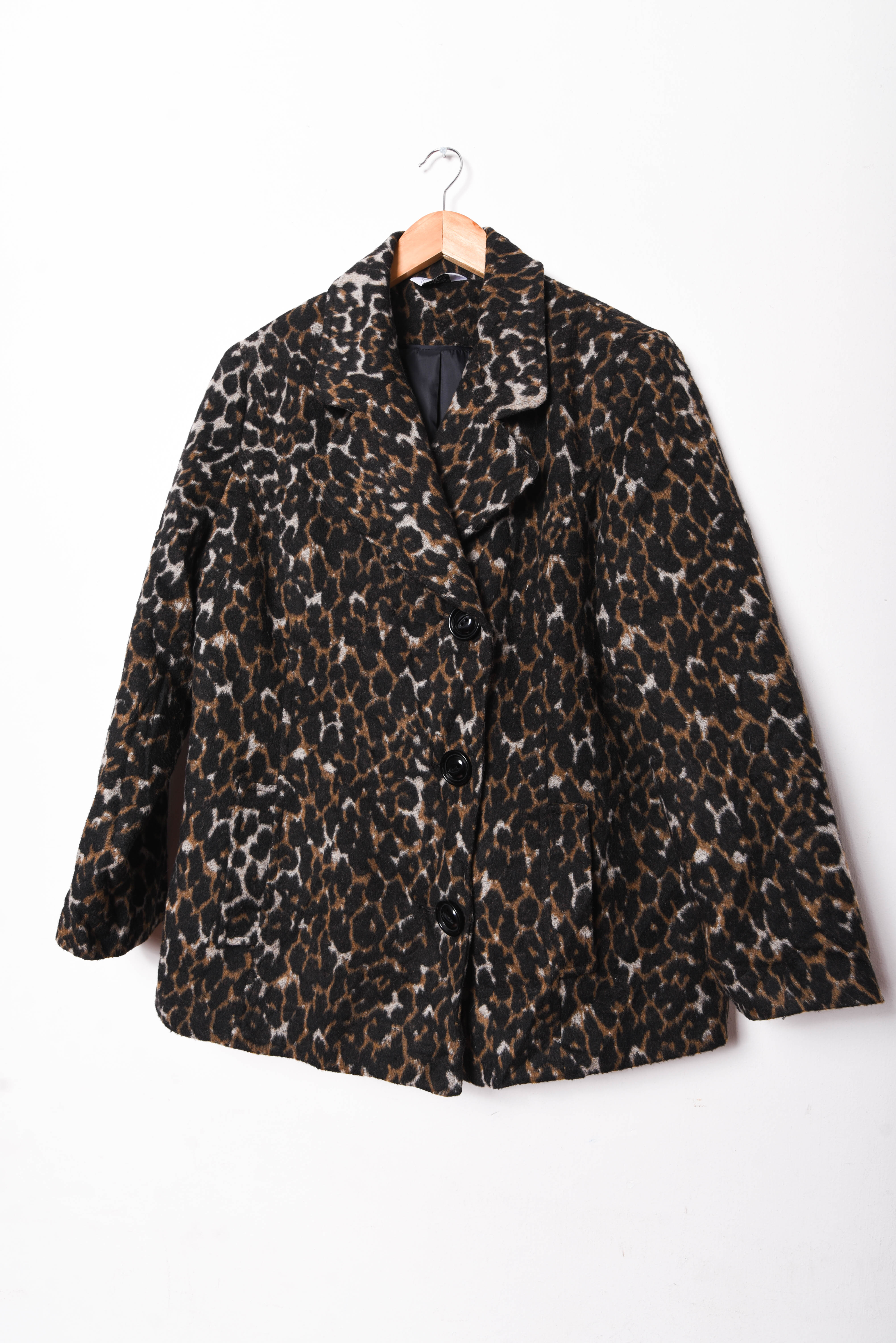 Abrigo animal print botones