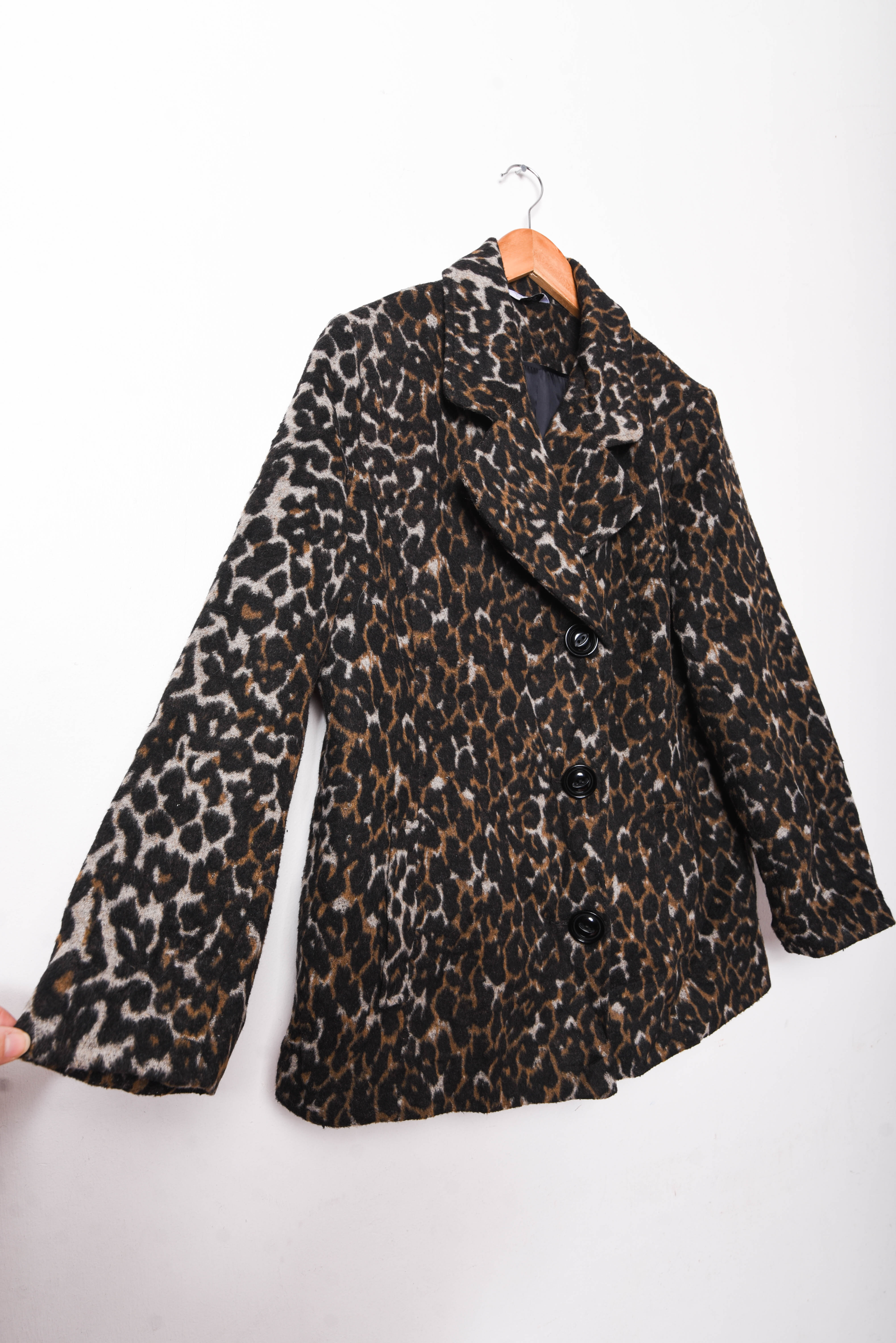 Abrigo animal print botones