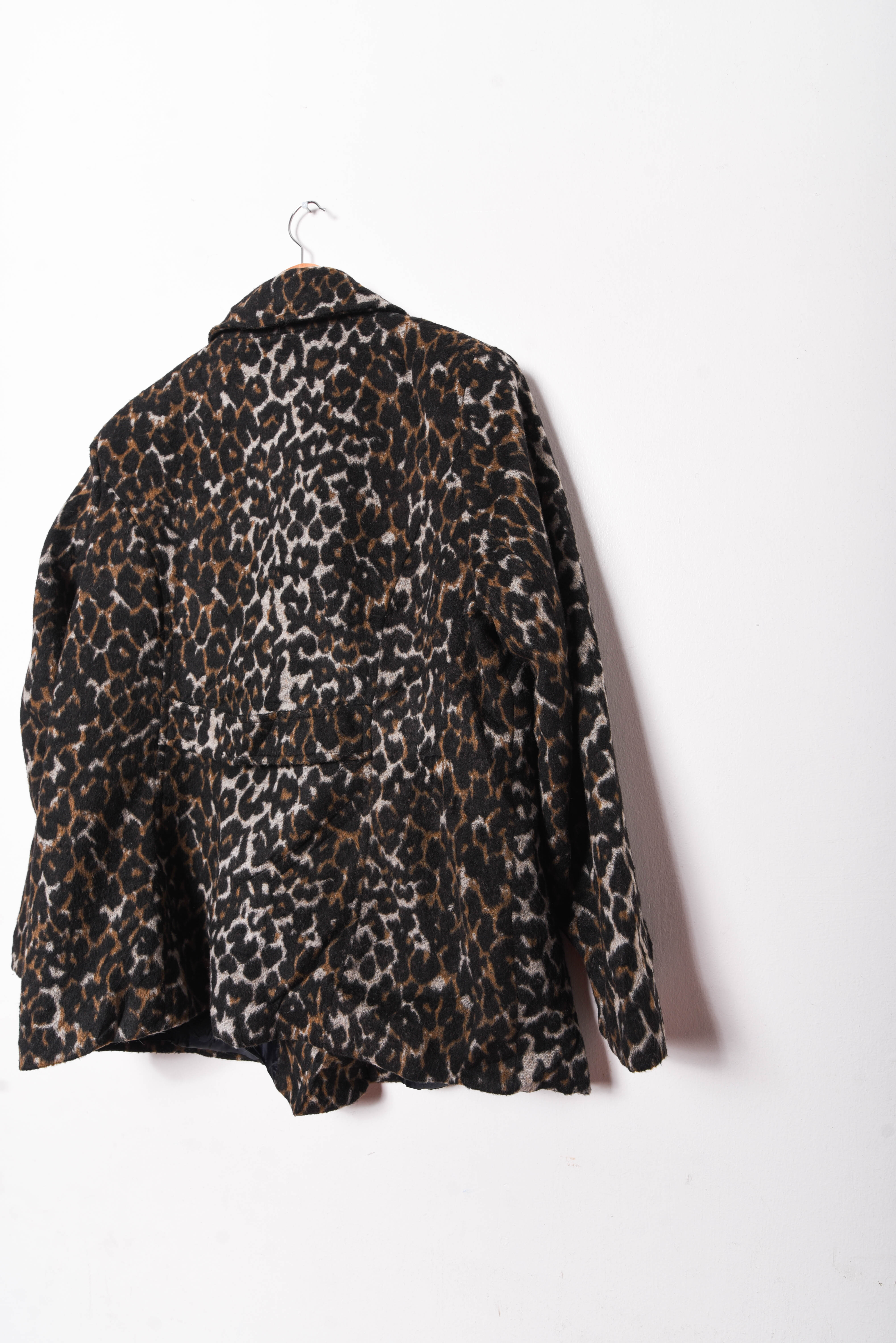 Abrigo animal print botones