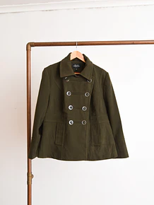 Chaqueta verde botón militar