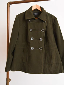 Chaqueta verde botón militar