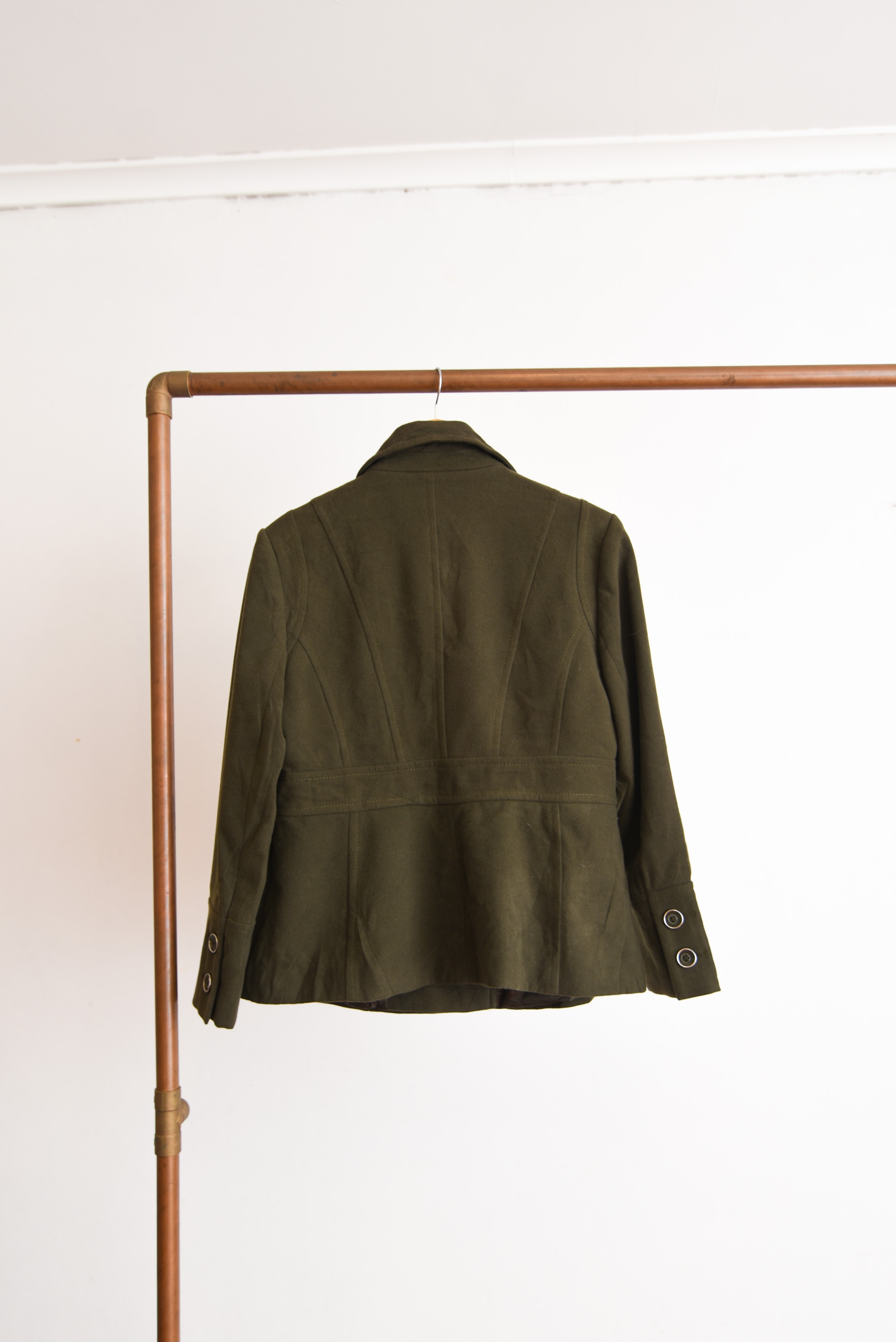 Chaqueta verde botón militar