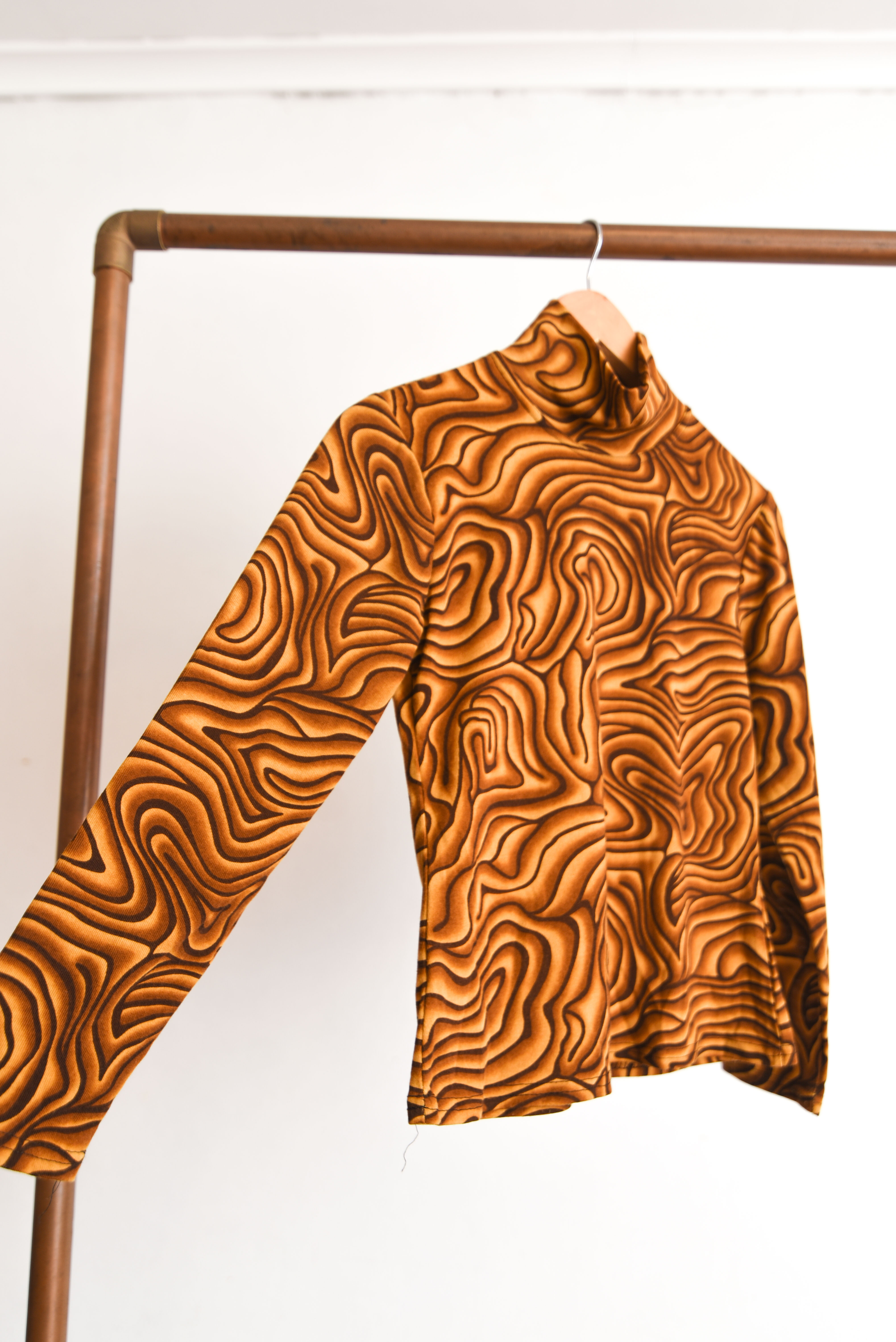 Beatle camel wavy print