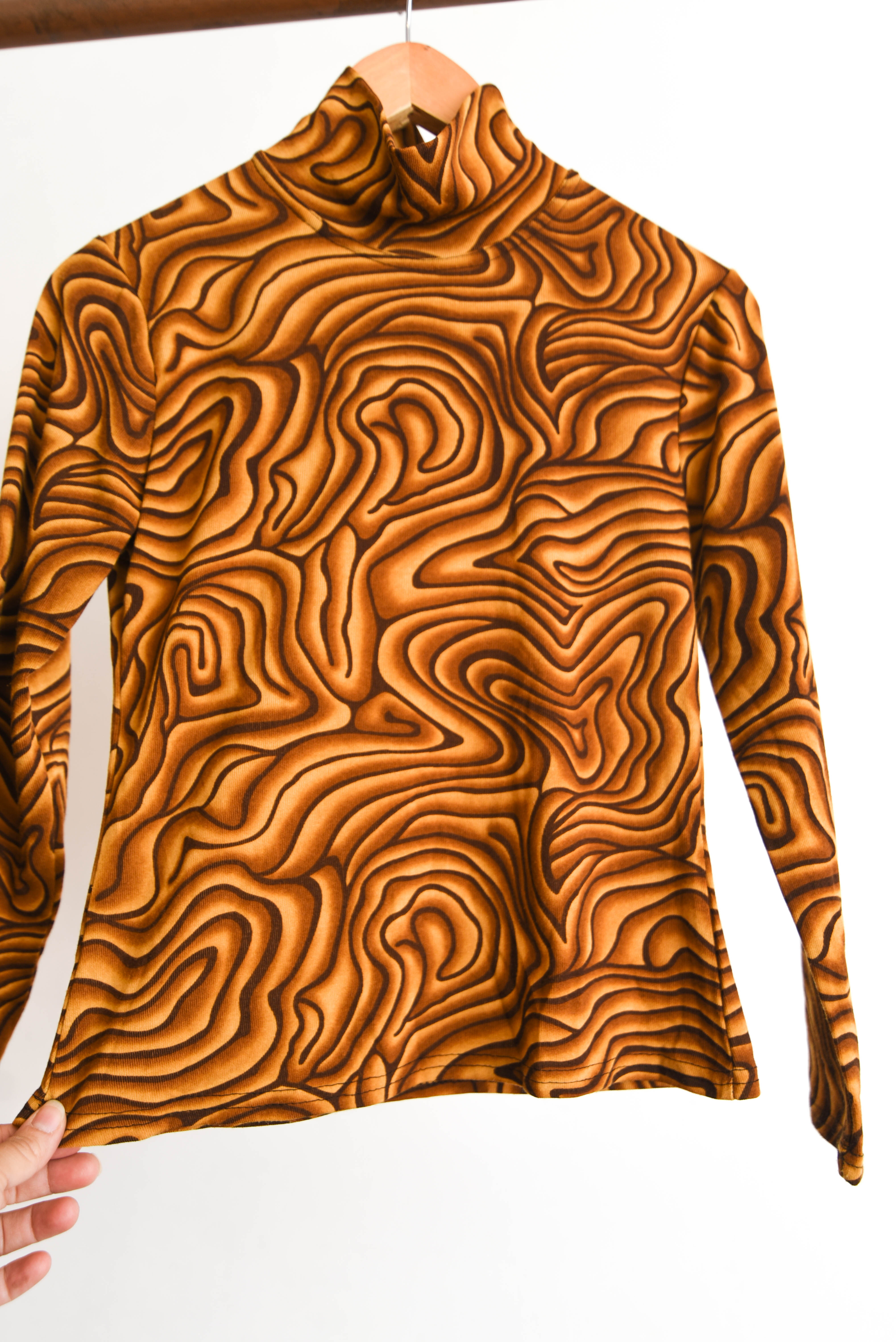 Beatle camel wavy print