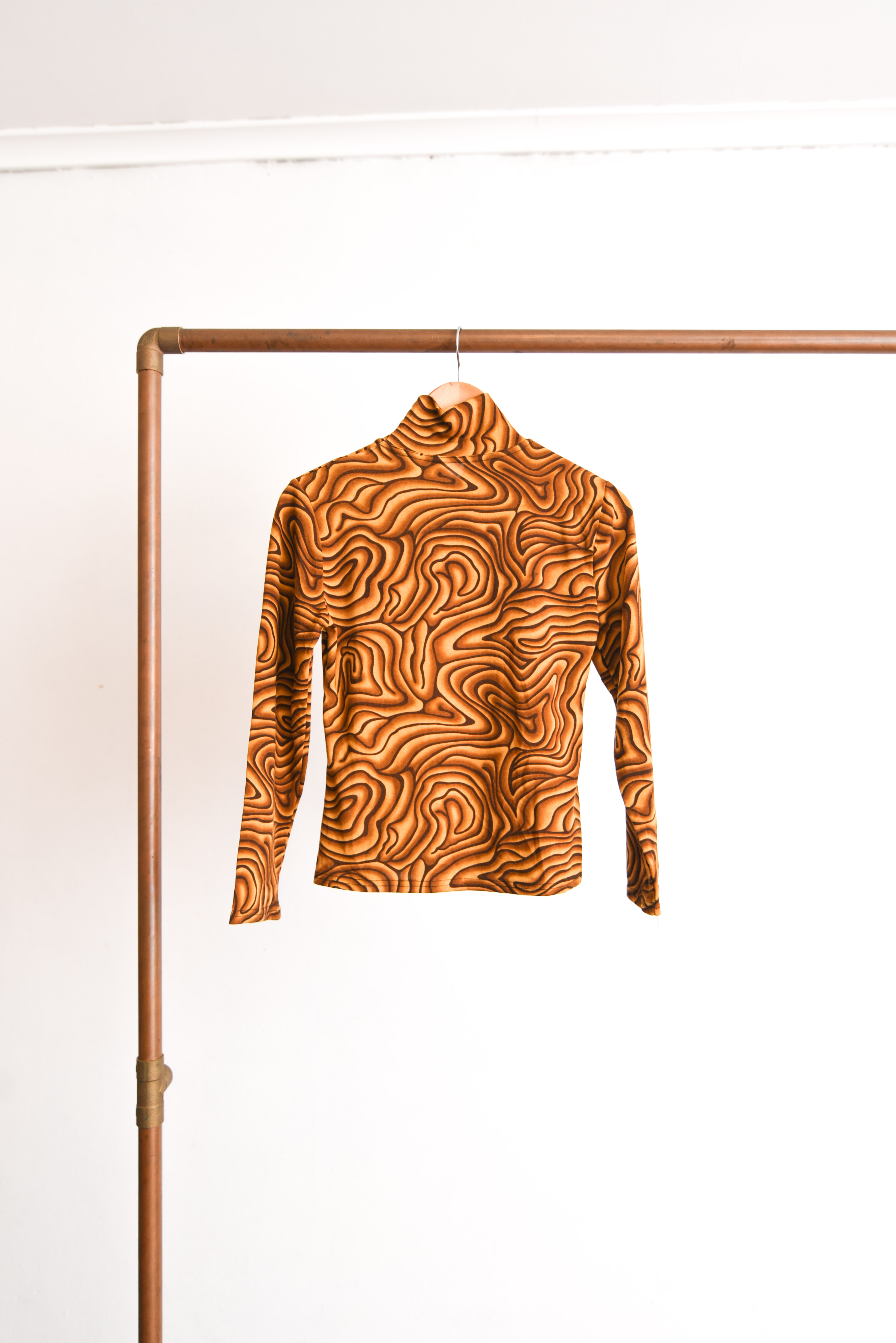 Beatle camel wavy print