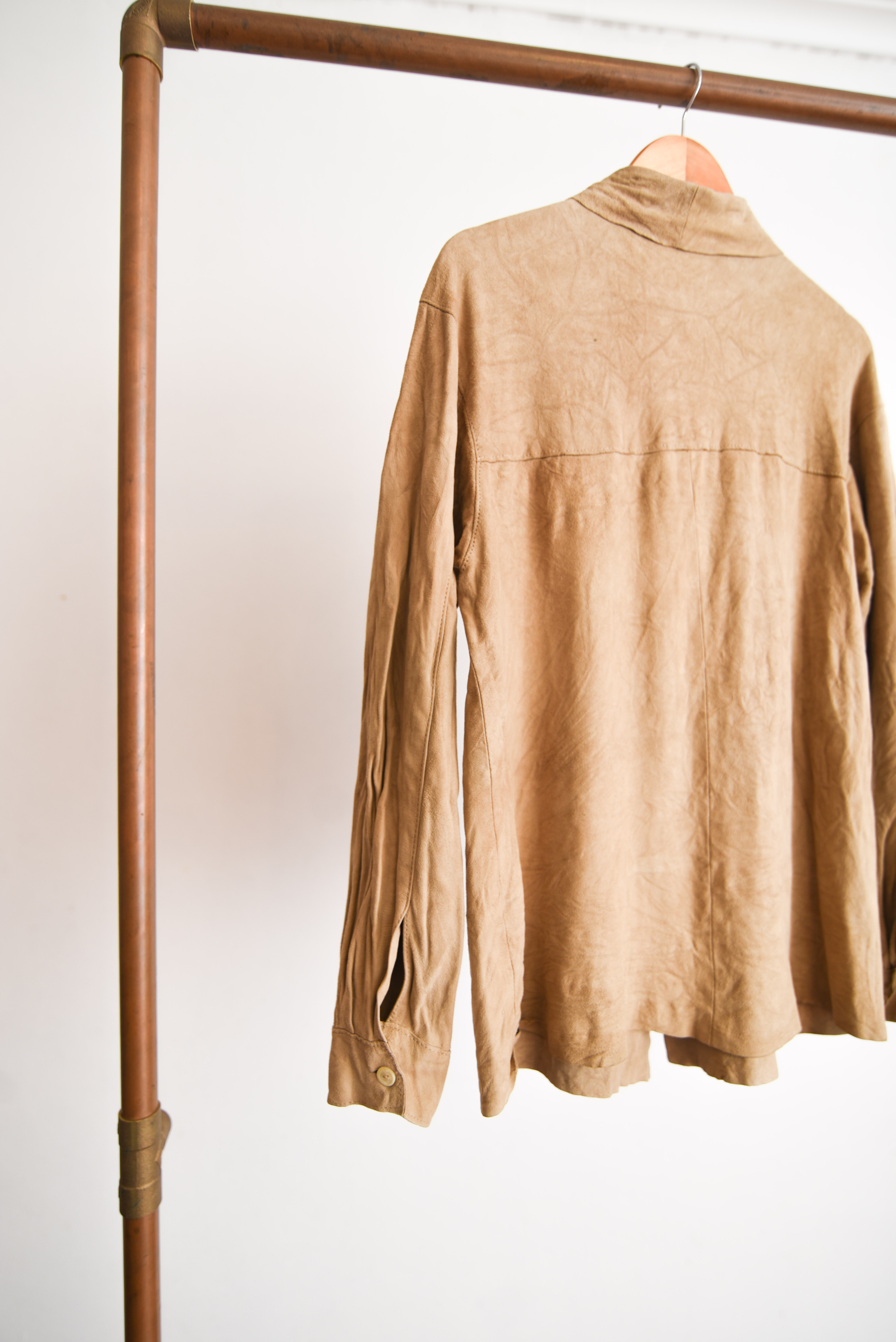 Camisa café gamuza