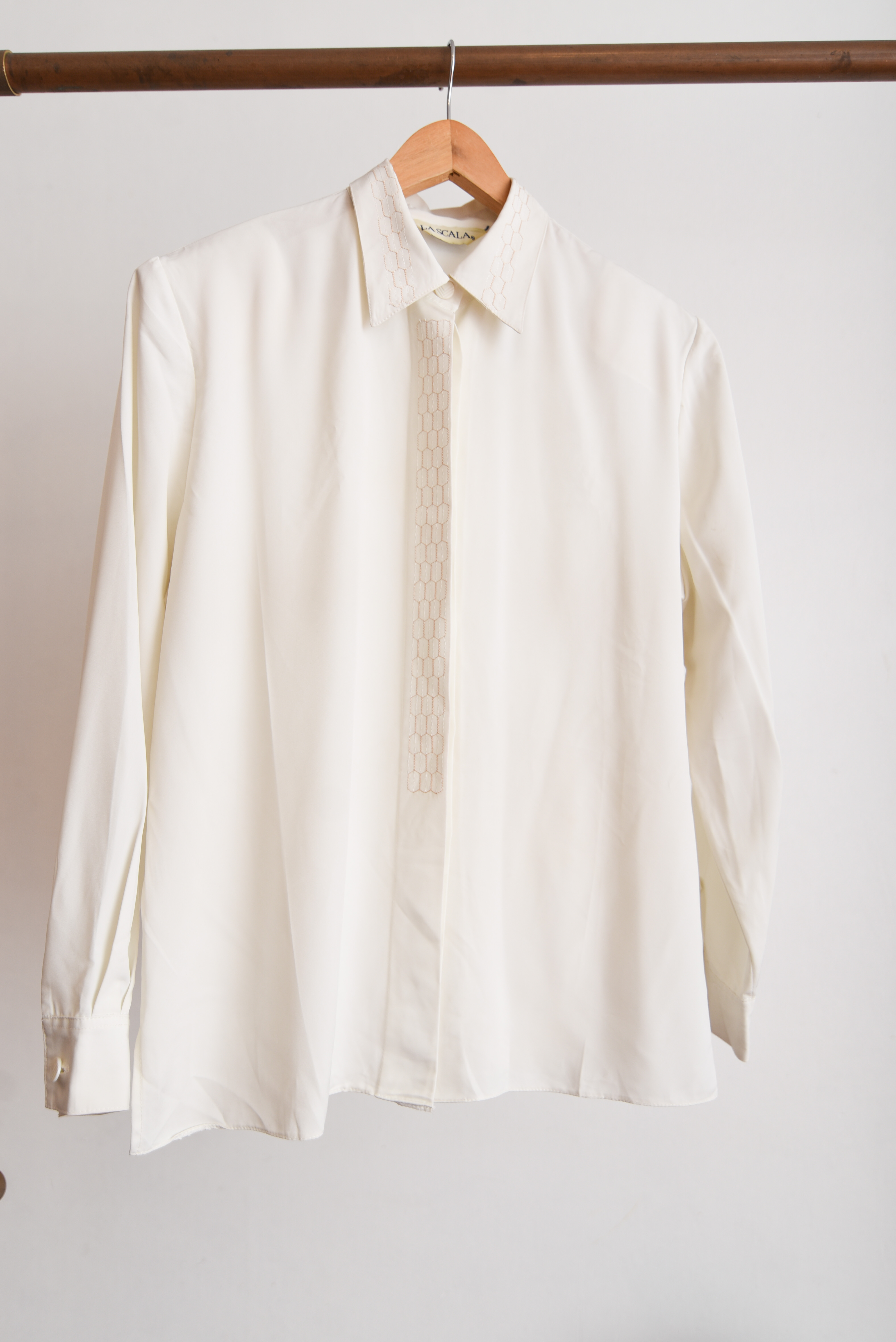 Blusa vintage marfil bordado panal