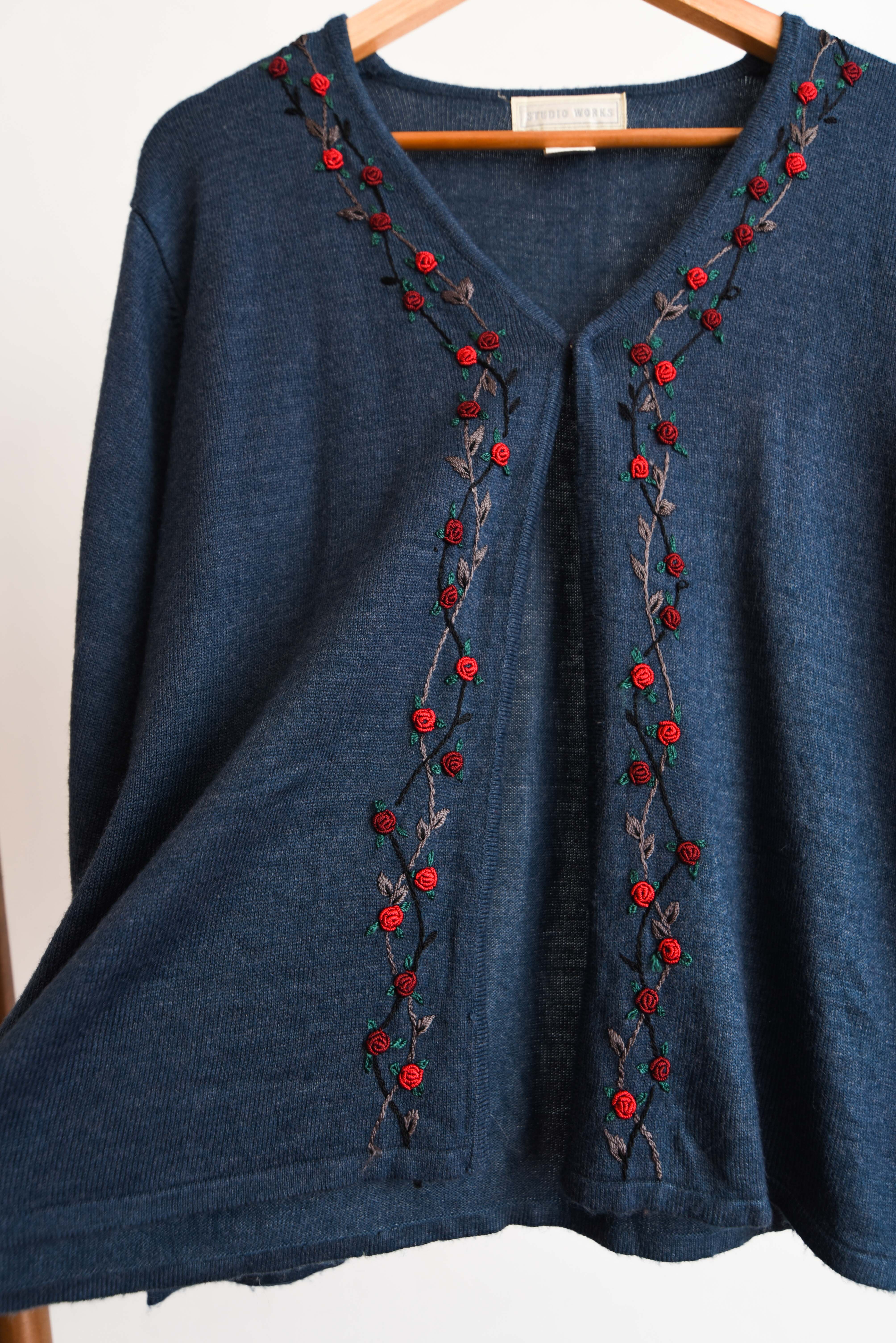 Cardigan azul piedra bordado 90s