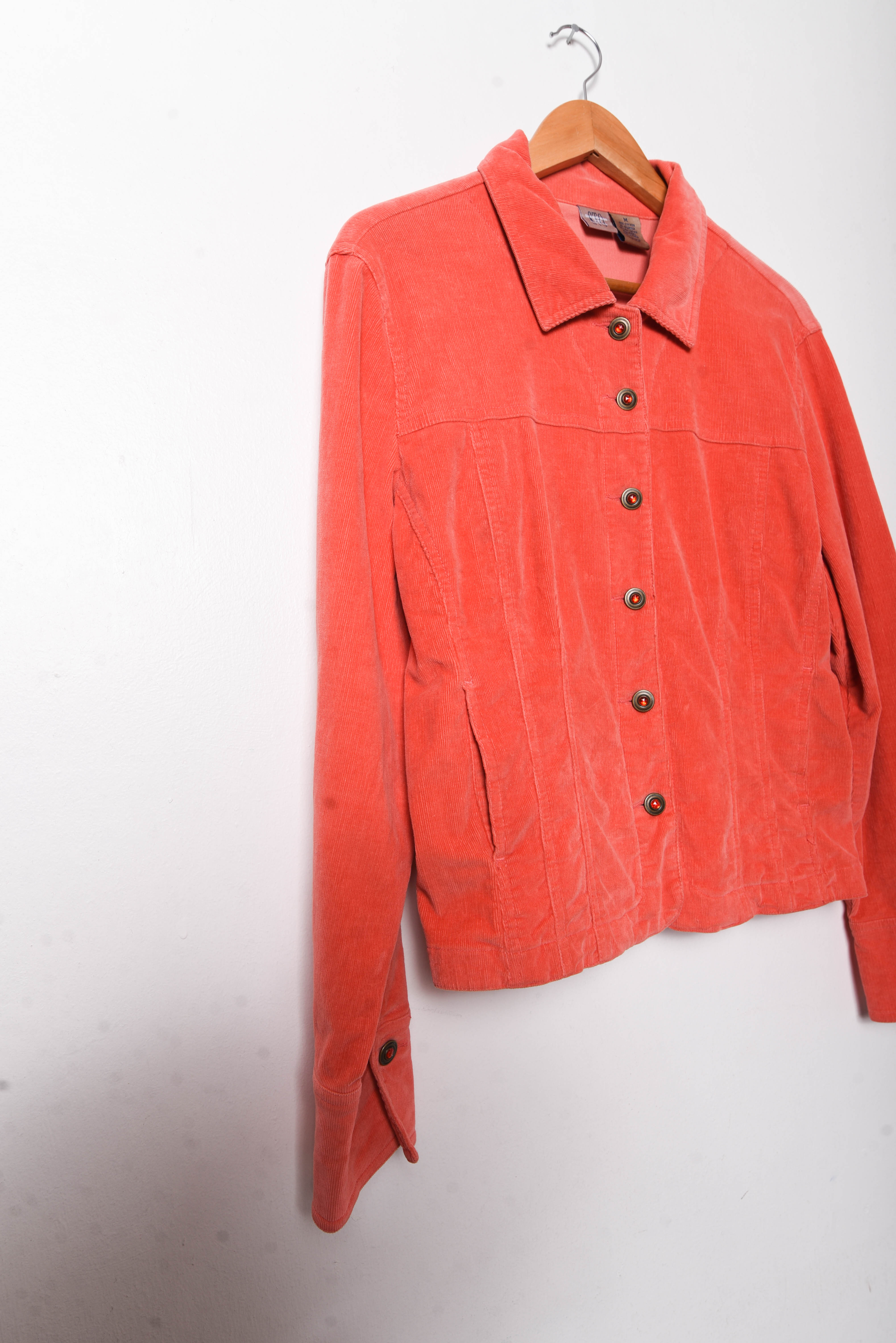 Chaqueta cotelé coral y2k