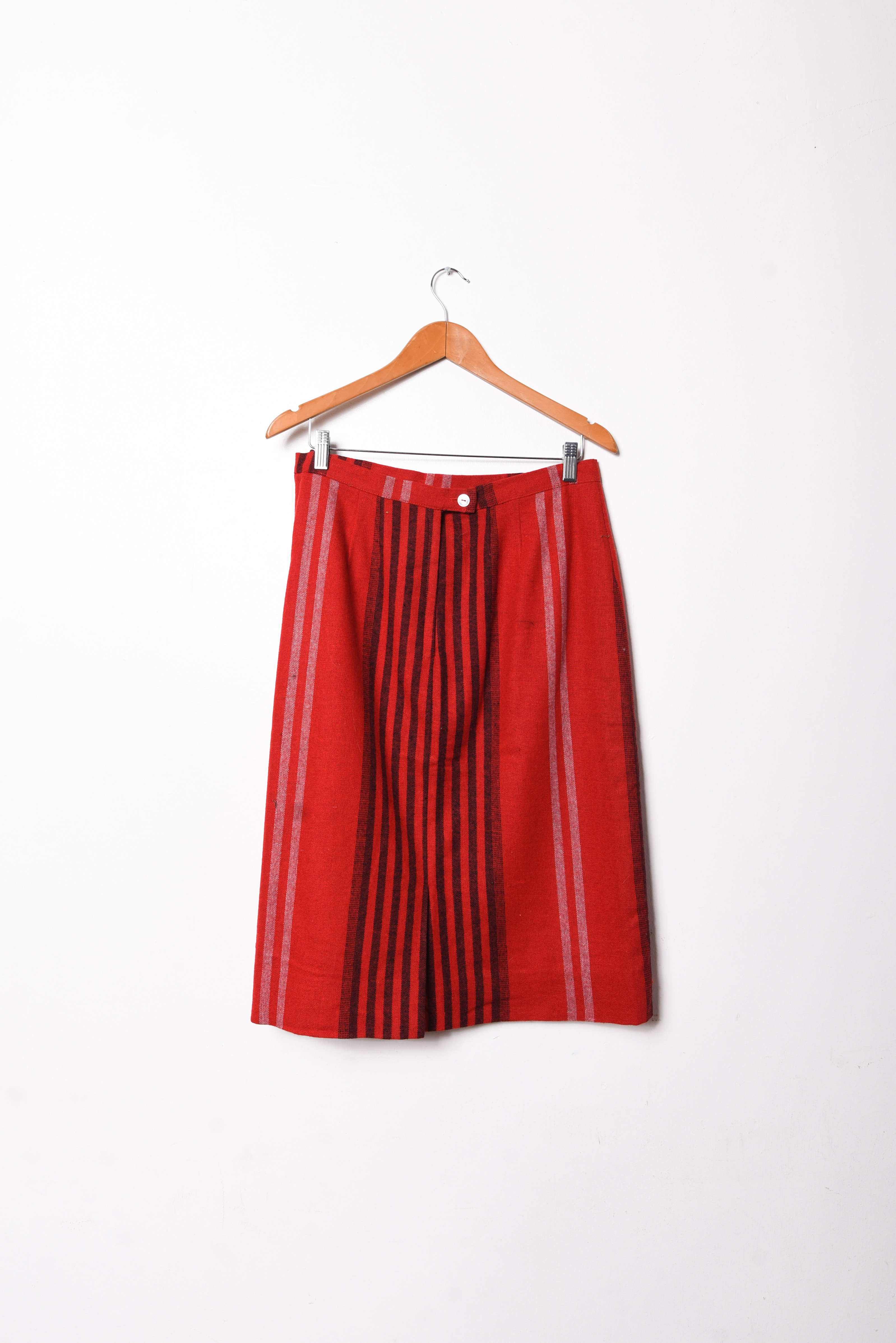 Falda roja lana rayada
