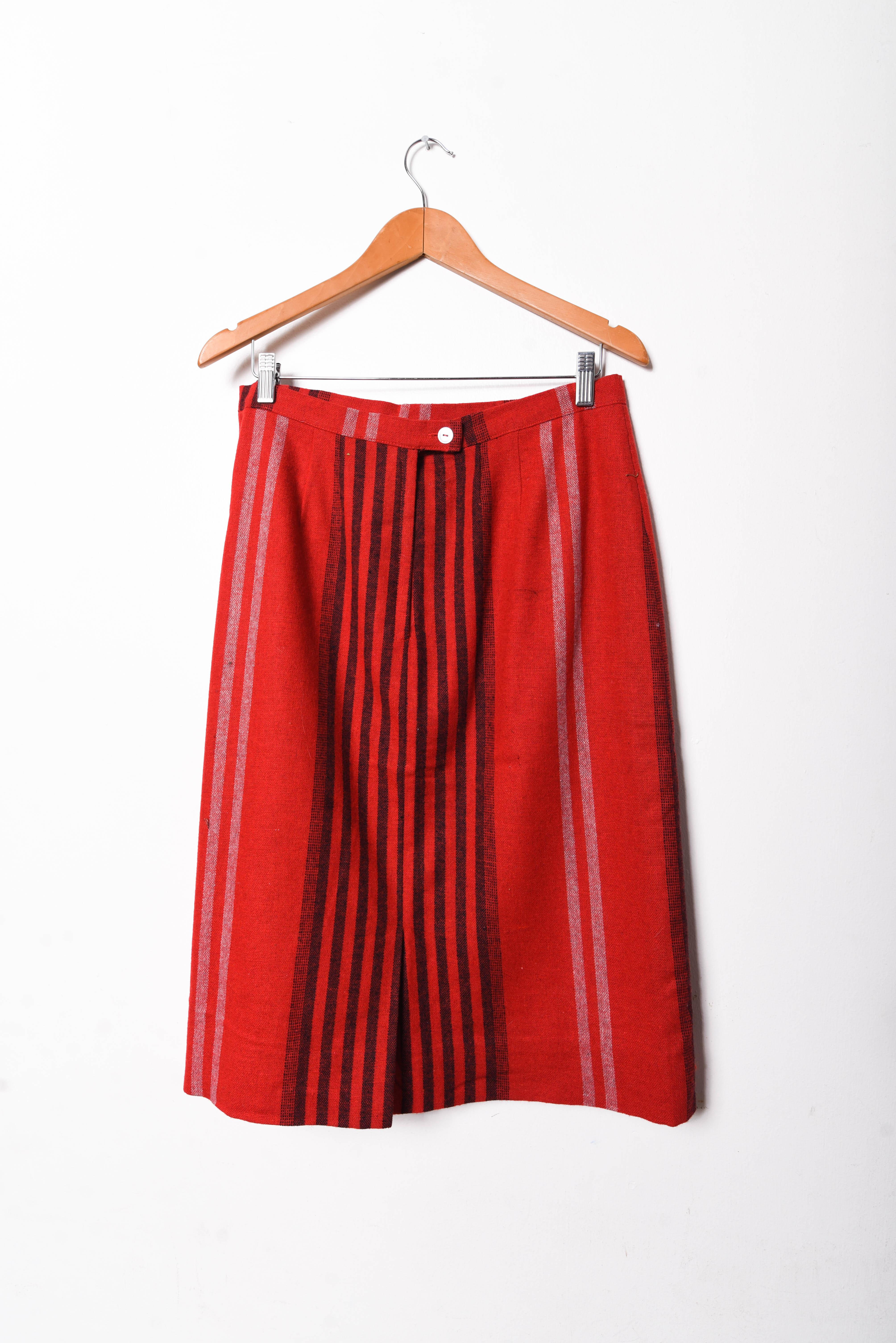 Falda roja lana rayada