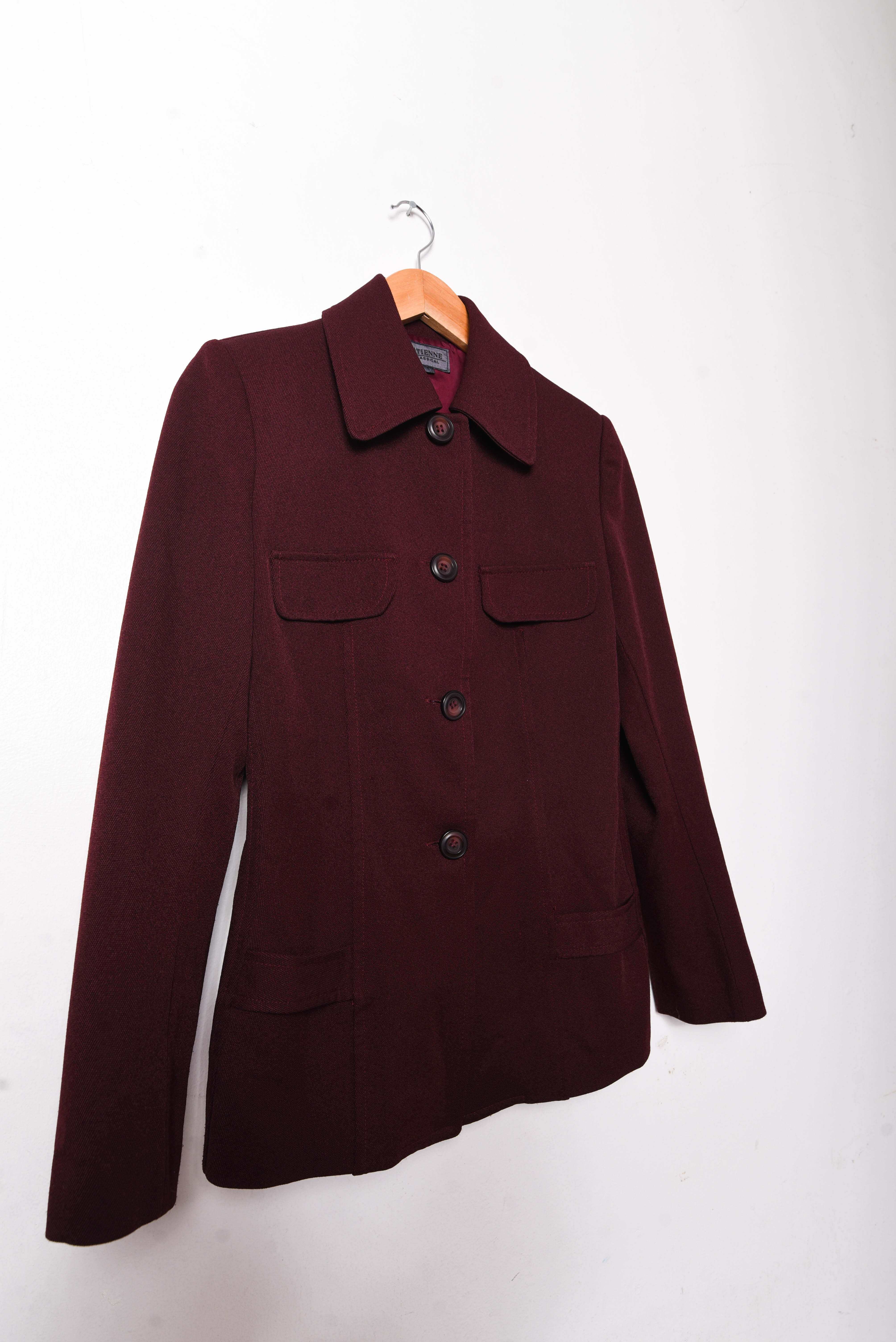 Chaqueta formal burdeo