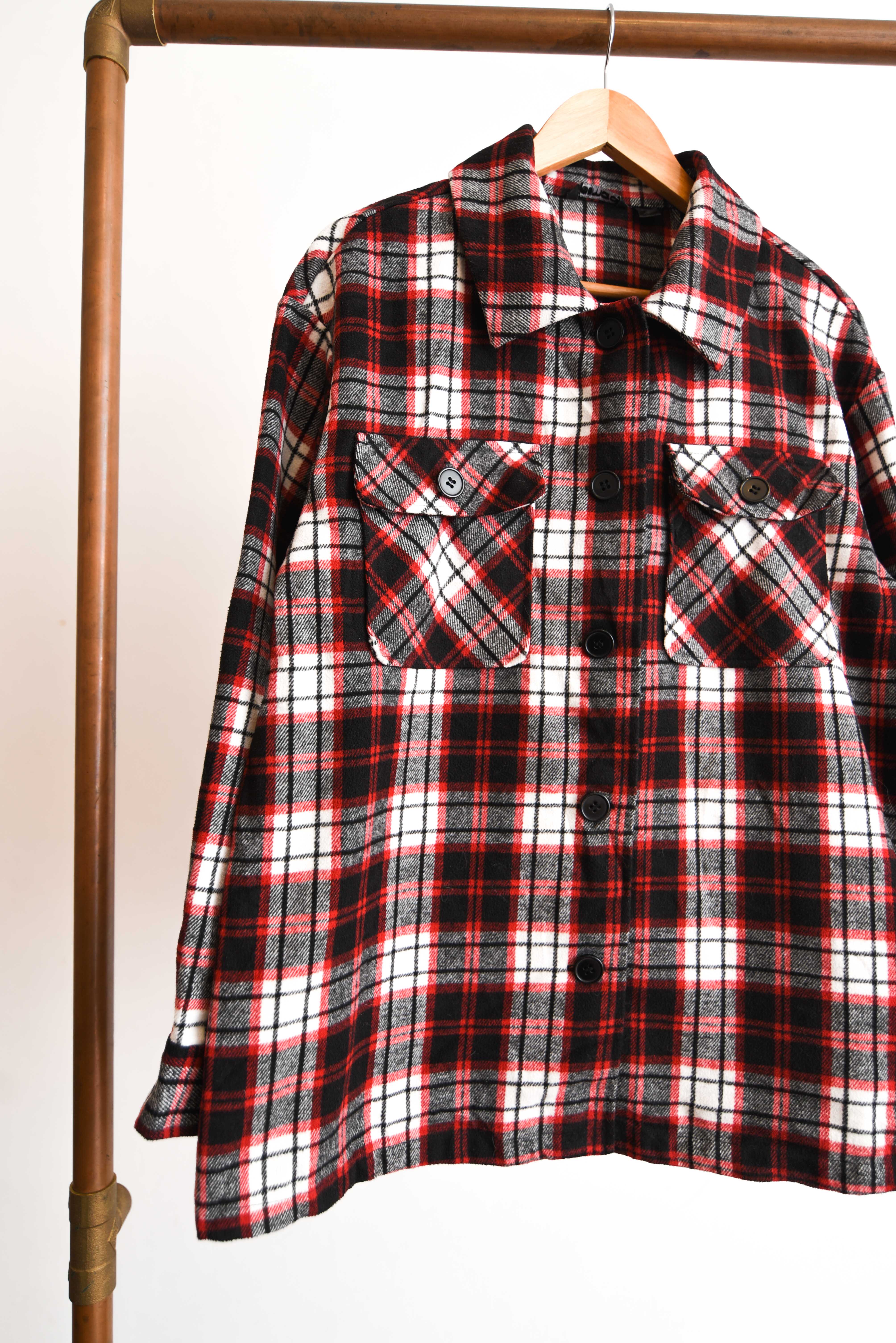 Chaqueta tartán rojo y negro