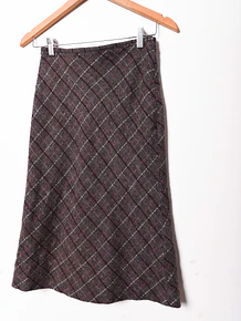 Falda midi grafito tartán y2k
