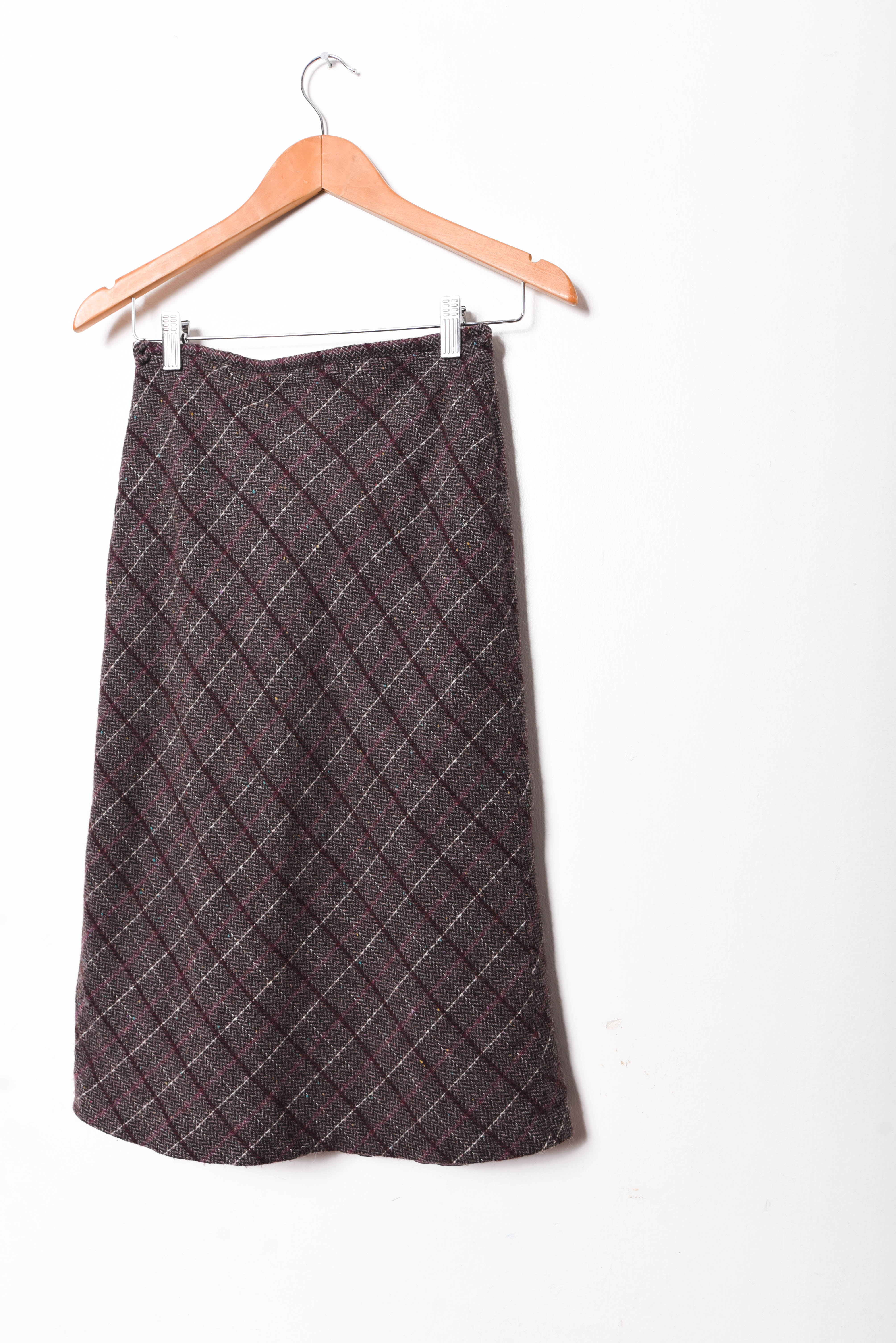 Falda midi grafito tartán y2k