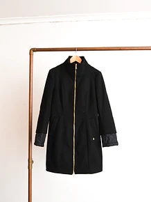 Abrigo negro cierre made in Italy