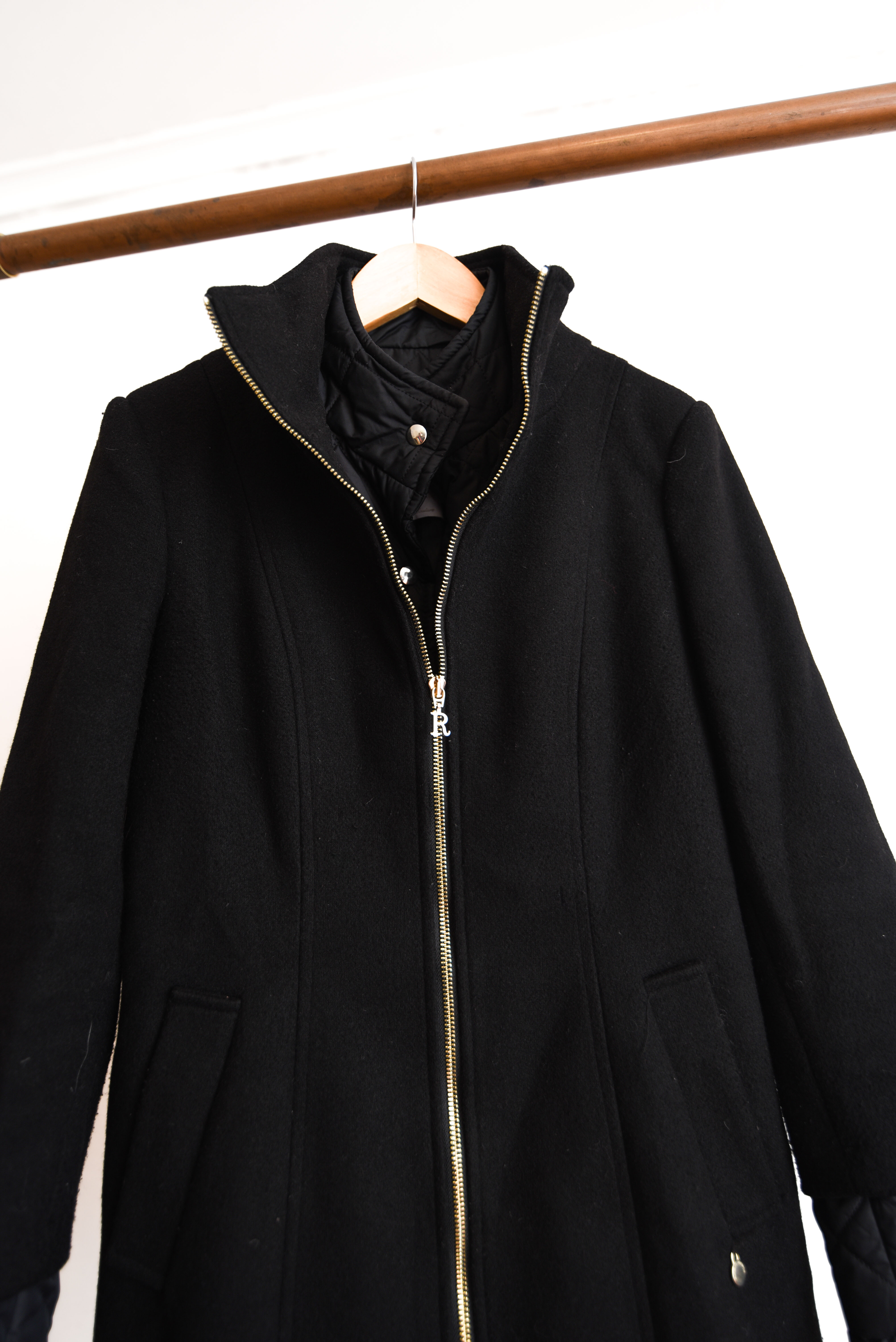 Abrigo negro cierre made in Italy