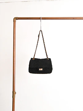 Cartera negra cadena